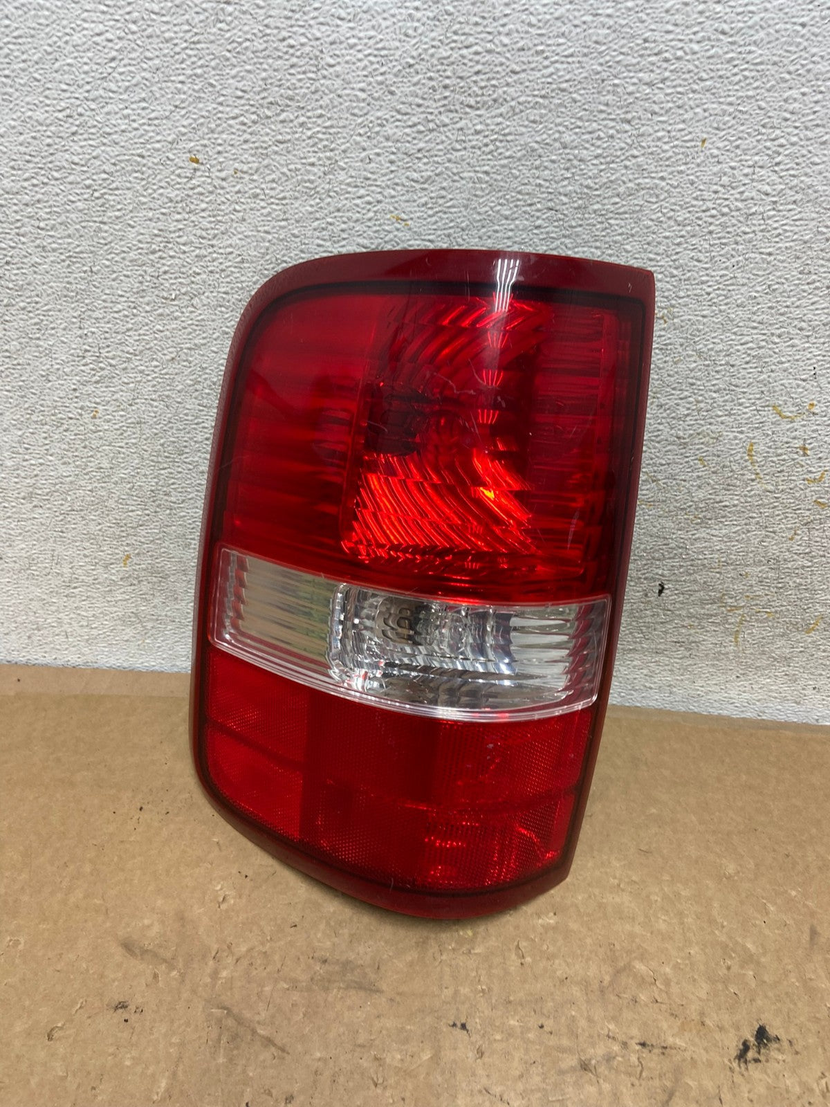 2004 to 2008 Ford F150 F-150 Left Driver LH Side Tail Light AI3547 LK0