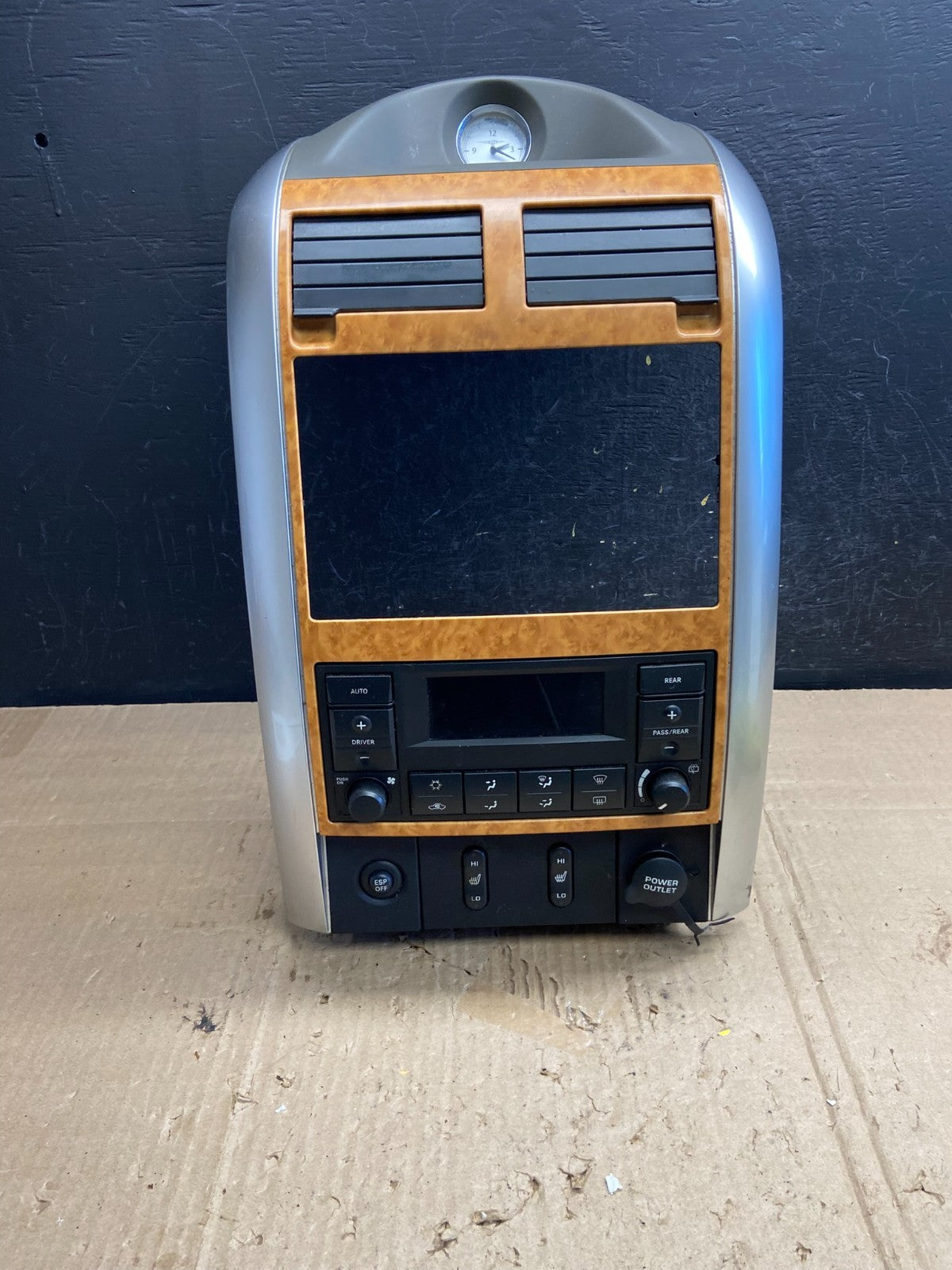 2007-2009 Chrysler Aspen Heat Climate Temperature Control Radio Bezel AE1979 DG0