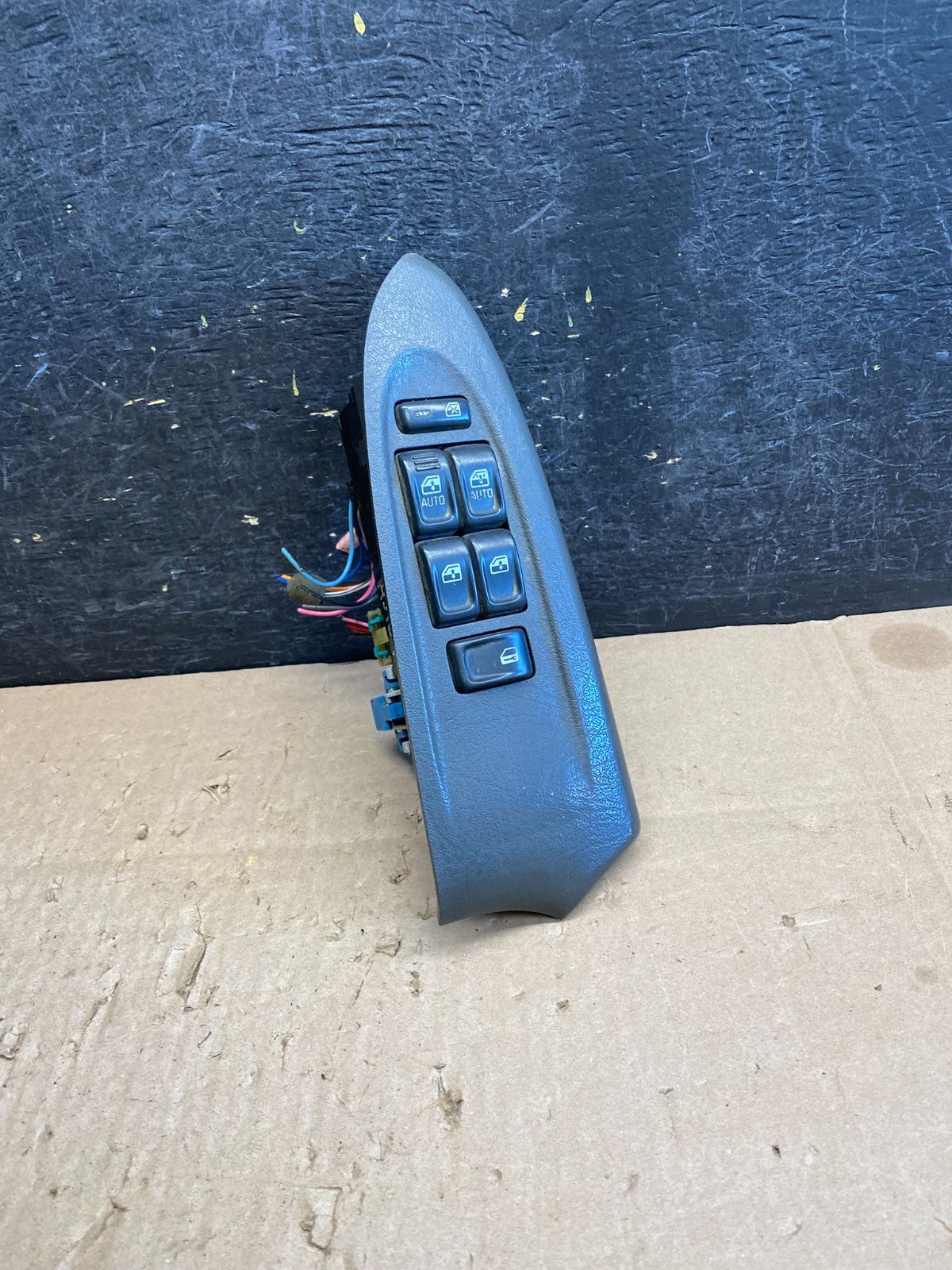 2002-2005 Chevrolet Trailblazer Left Driver Window Control Switch AJ1640 DG0