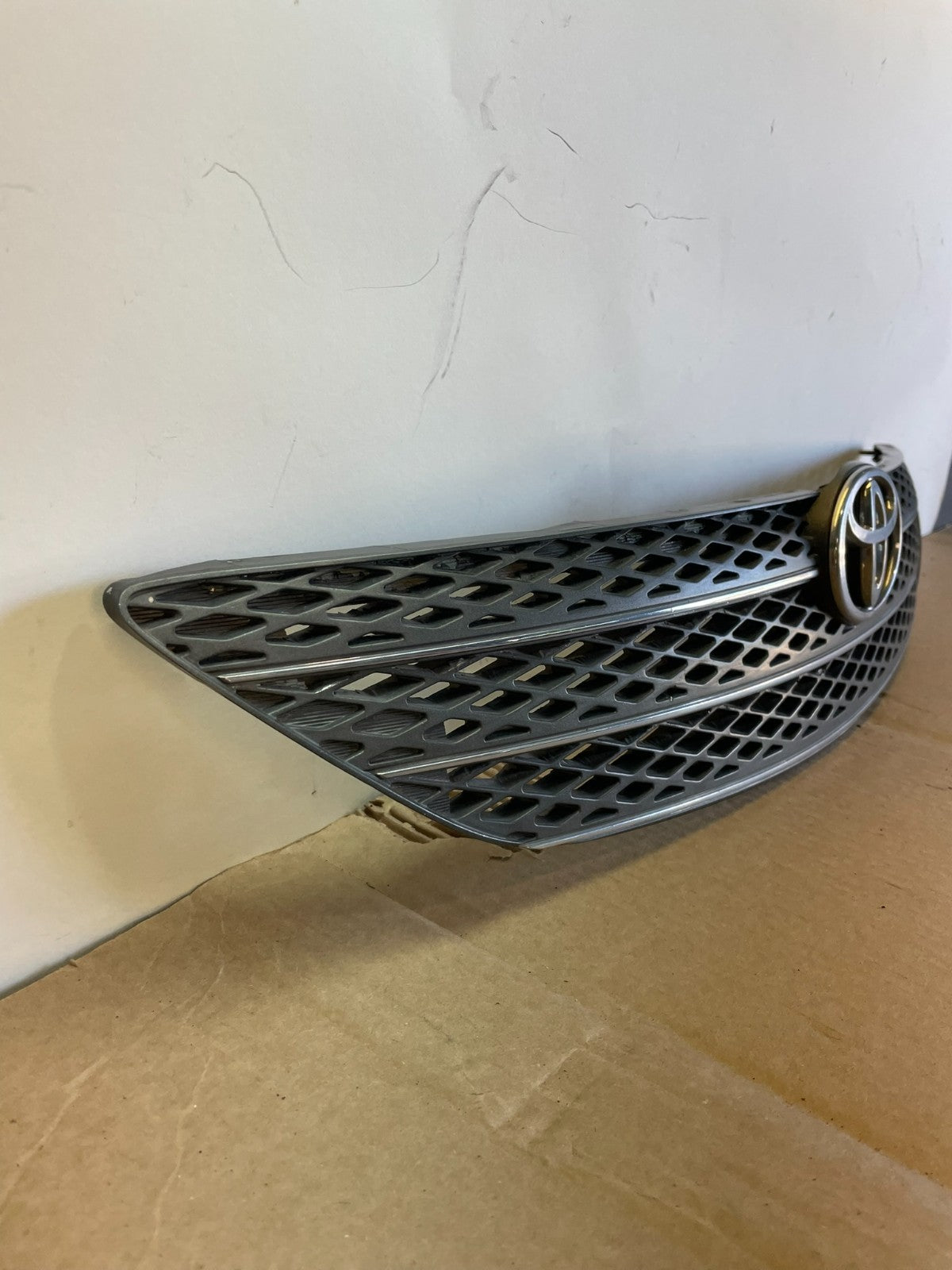 2002 2003 2004 Toyota Camry Front Upper Grill Grille AG3101 DG2