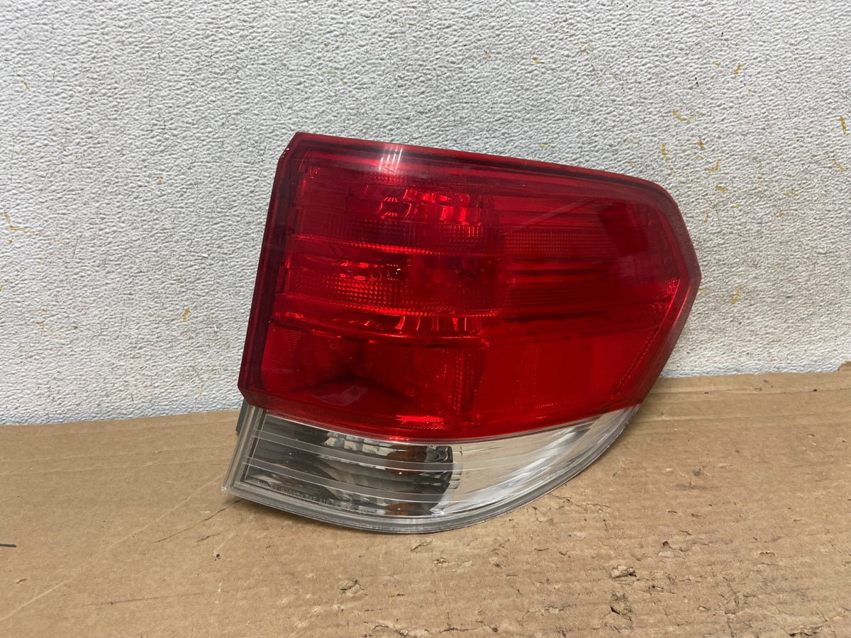 2008 2009 2010 Honda Odyssey Right Passenger Side Tail Light AH9203 LK0