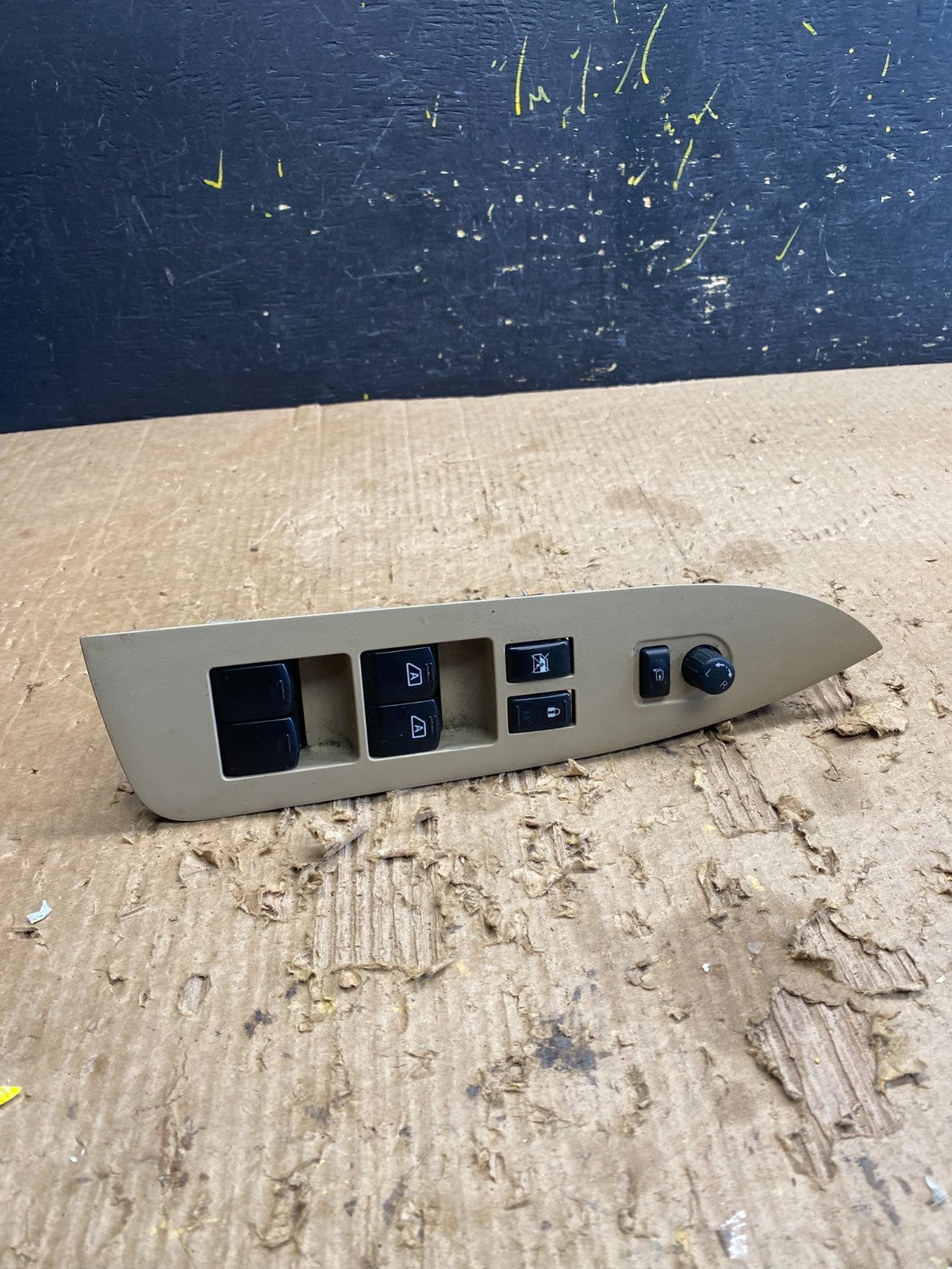 2007 to 2010 Infiniti QX56 Left Driver Side Master Door Switch Z96940
