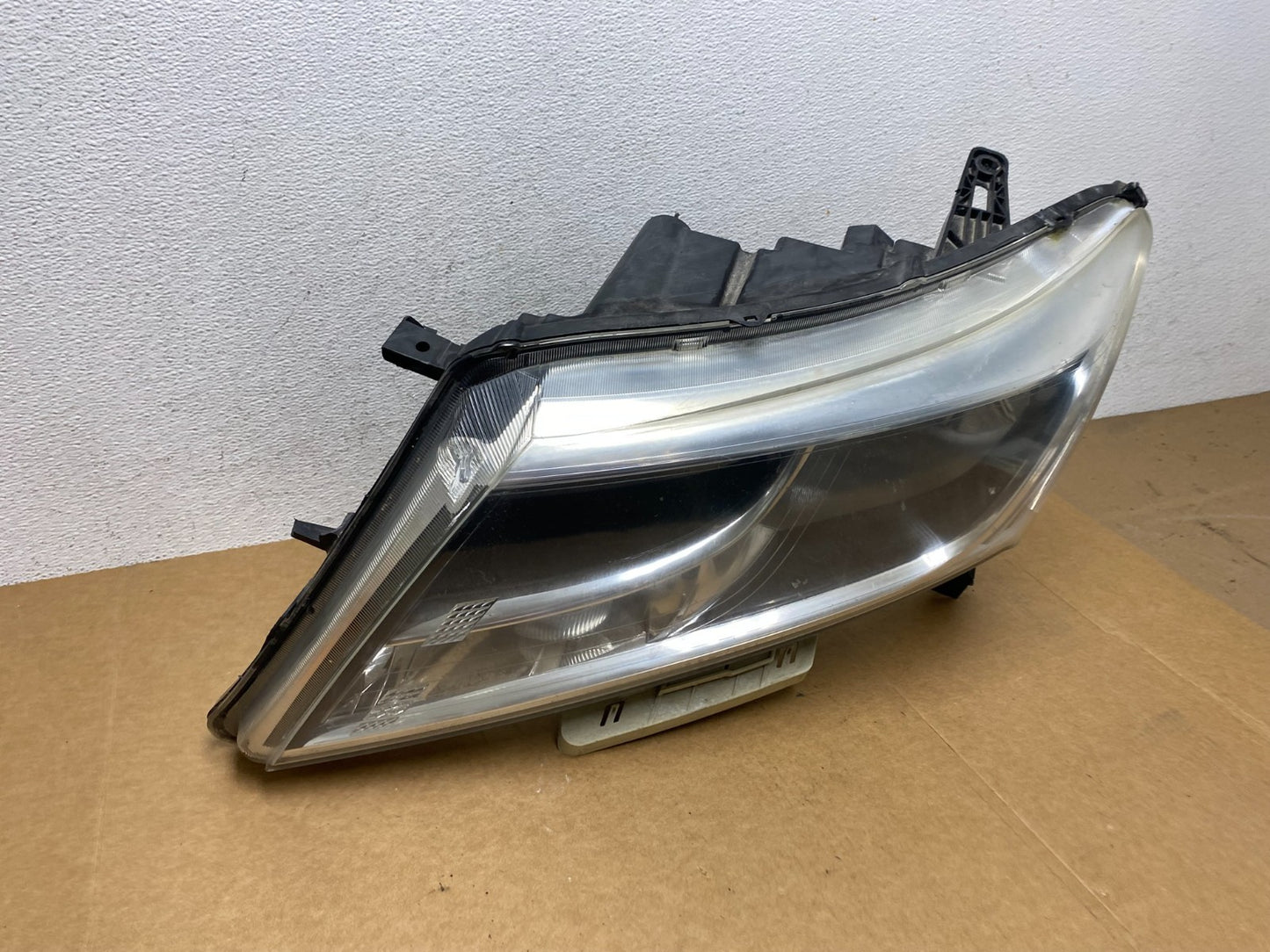 2013 to 2016 Nissan Pathfinder Left Driver LH Side Headlight Halogen AE29102