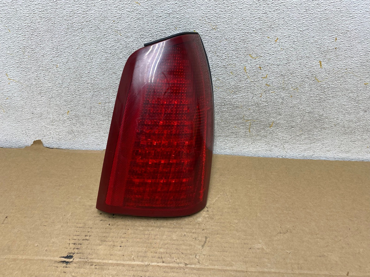 2000 to 2005 Cadillac Deville Right Passenger Rh Side Tail Light AH8011 LK0