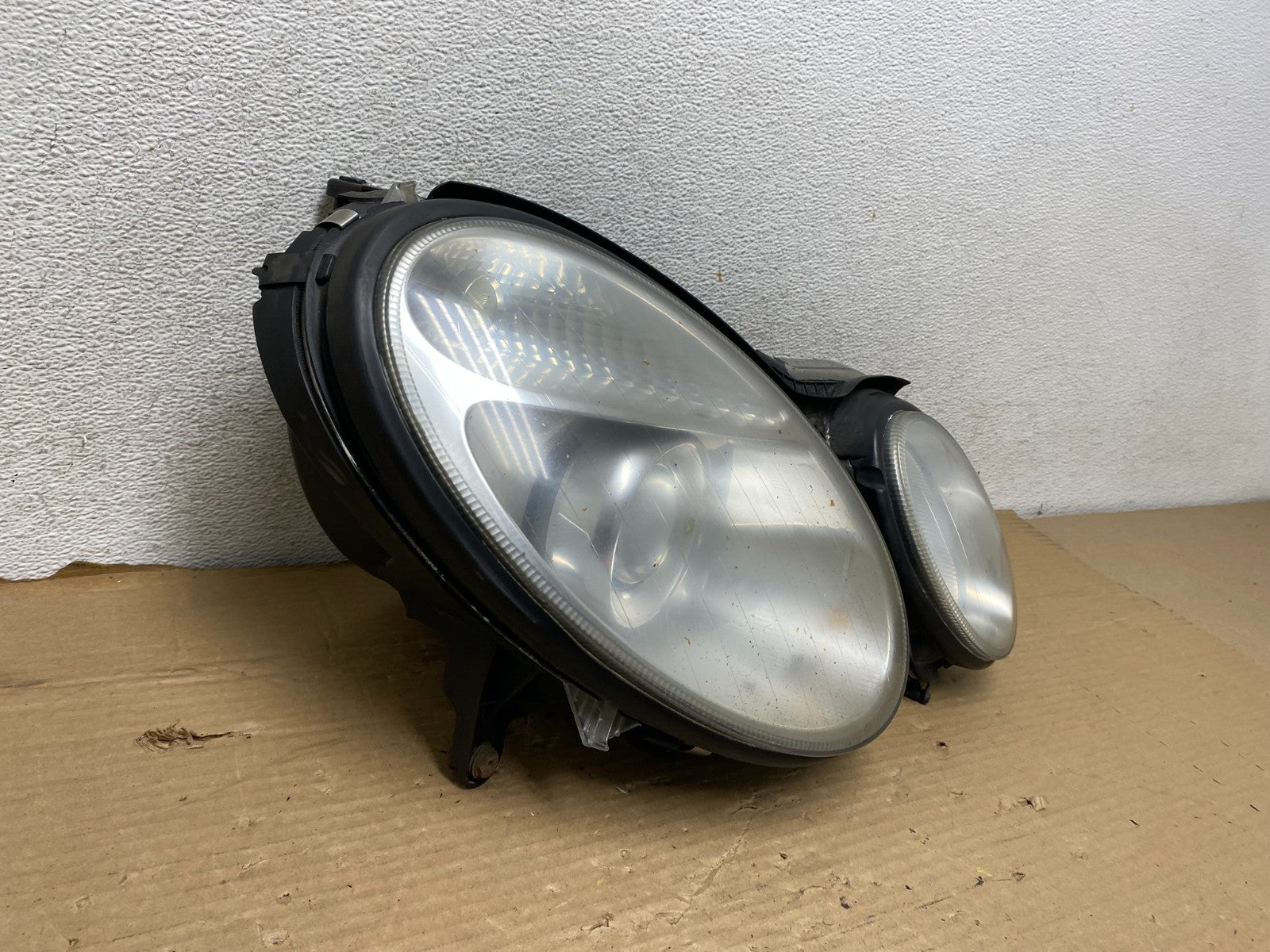 2003-2006 Mercedes E E320 E350 Class Right Passenger Halogen Headlight AG8202 DW1