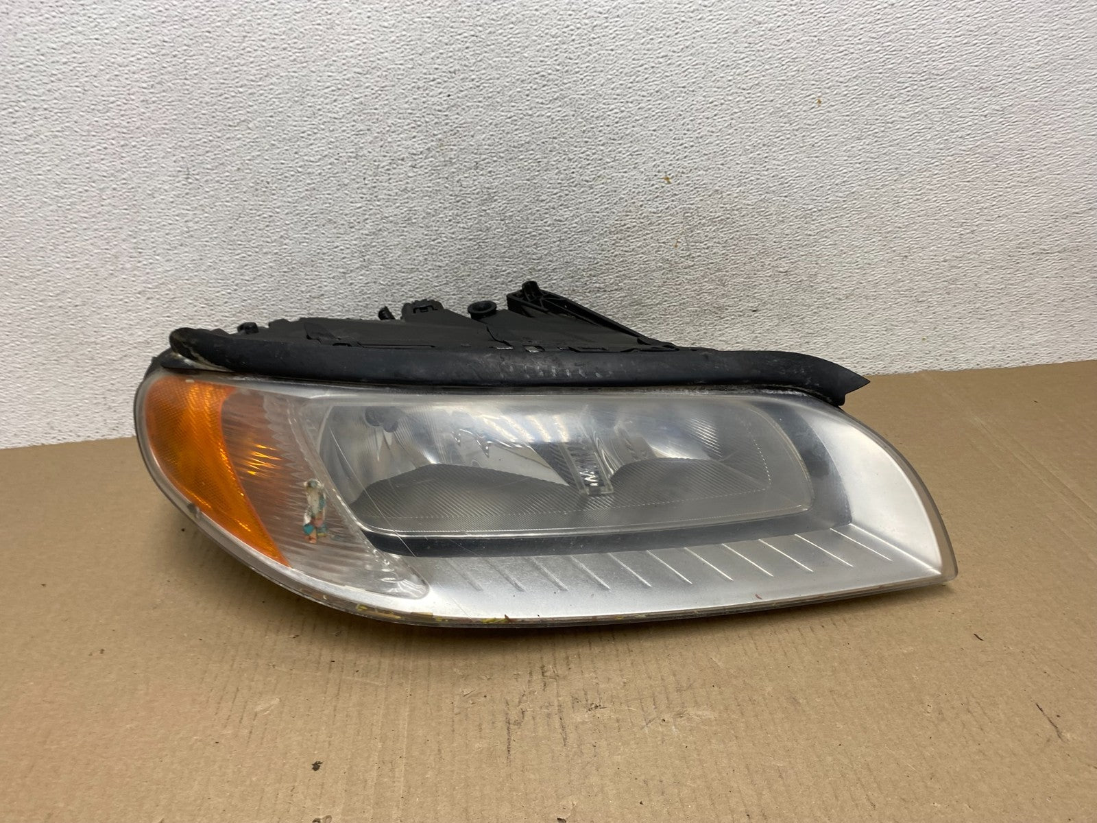 2008 to 2013 Volvo XC70 V70 S80 Right Passenger Side Halogen Headlight AF5782 DW0