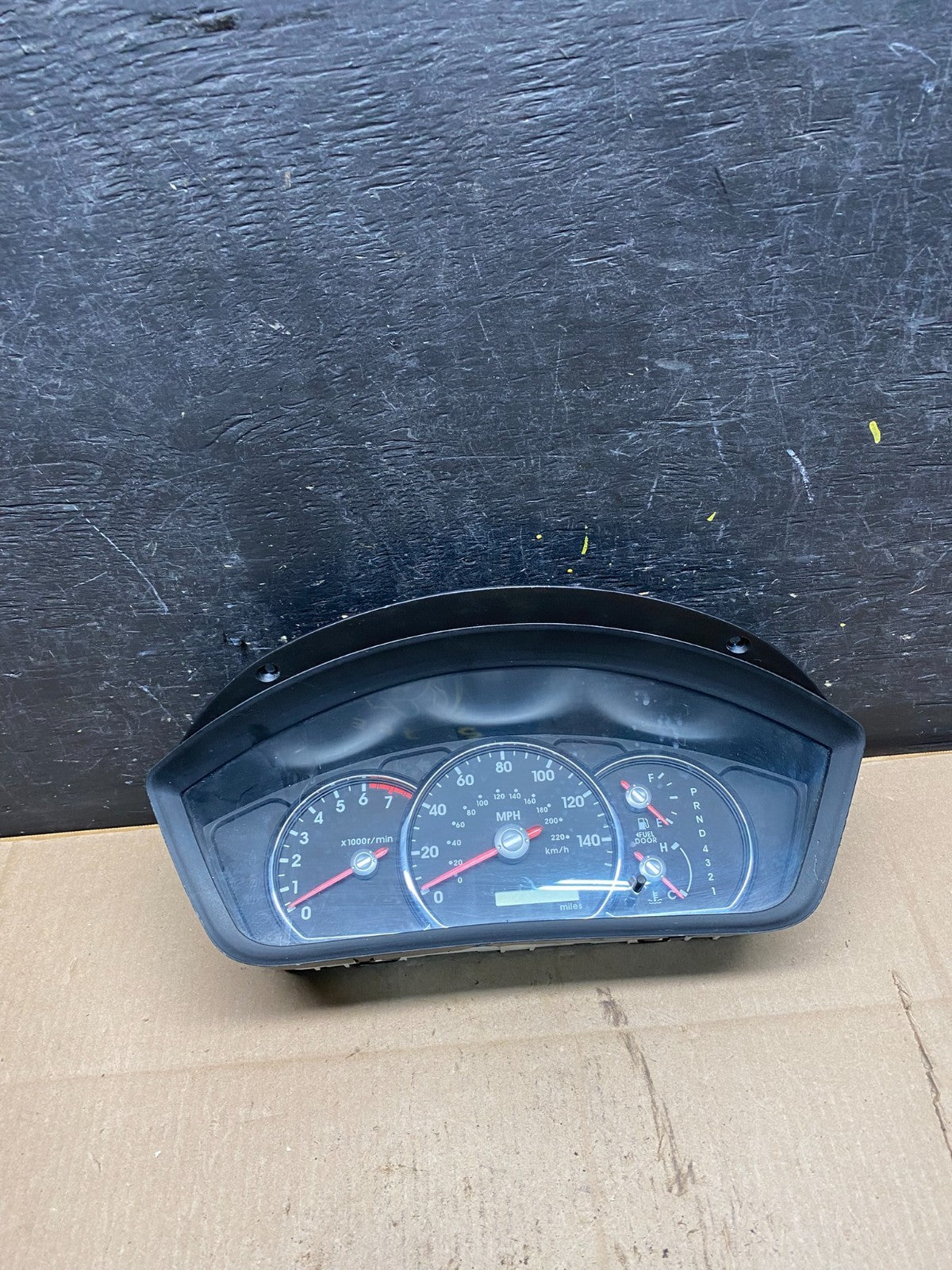 2008 - 2011 Mitsubishi Endeavor Speedometer Cluster Gauge 8100a982 R6180 DG0