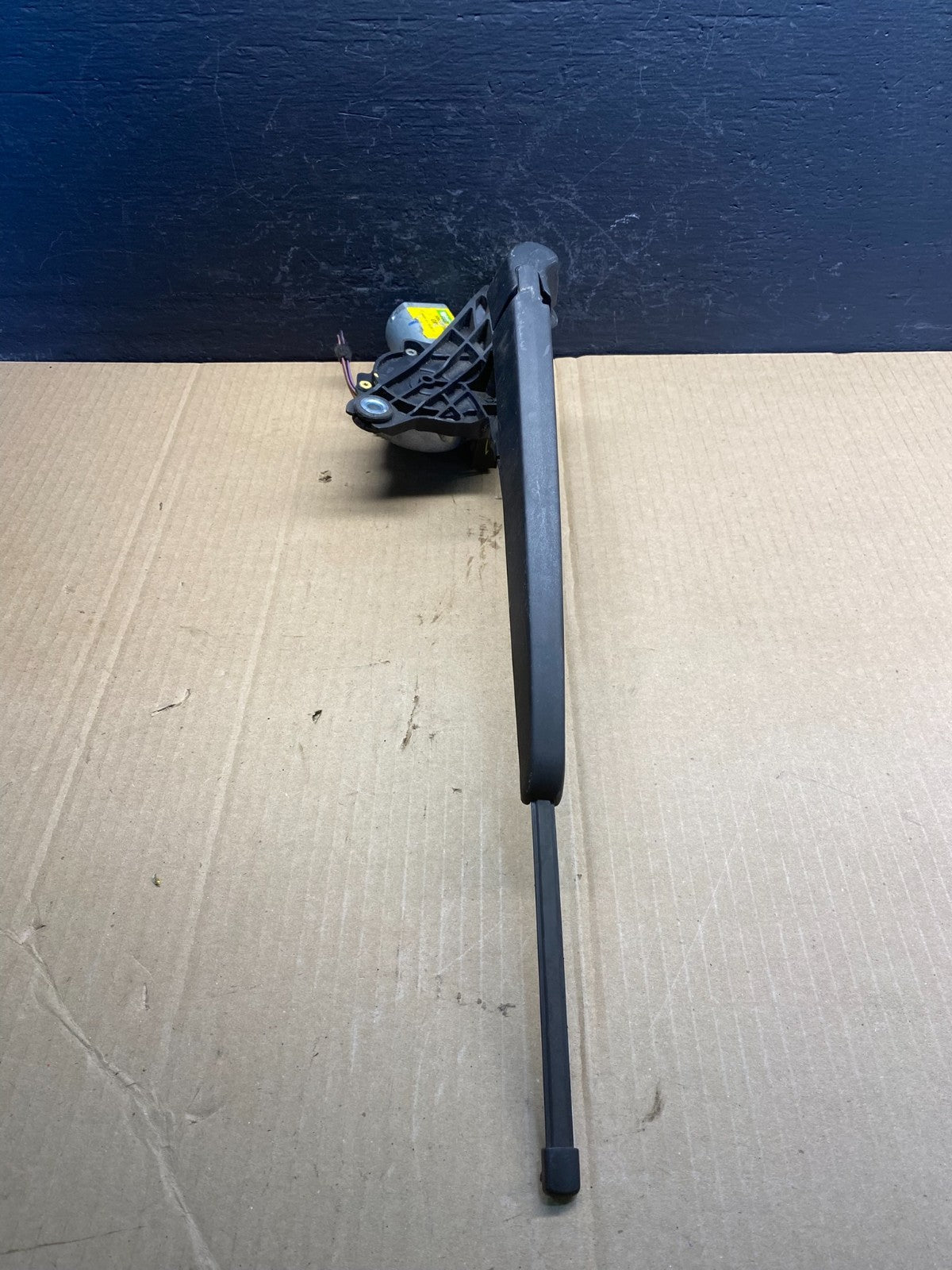 2007 to 2013 BMW X5 E70 Rear Windshield Wiper Motor OEM AC0857  DG2