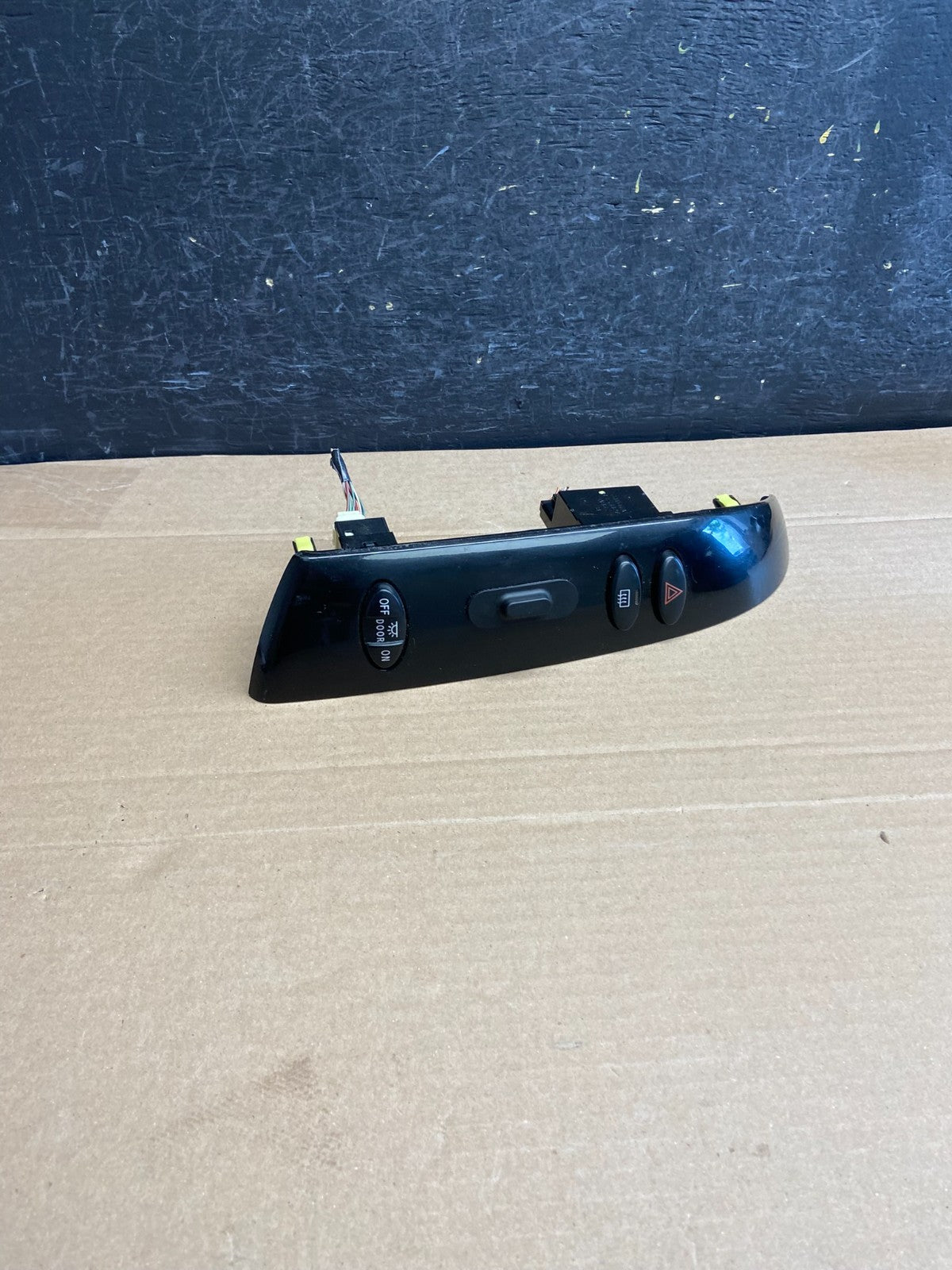 2004 to 2010 Toyota Sienna Left Side Climate Switches Bezel Trim AG4972 DG1