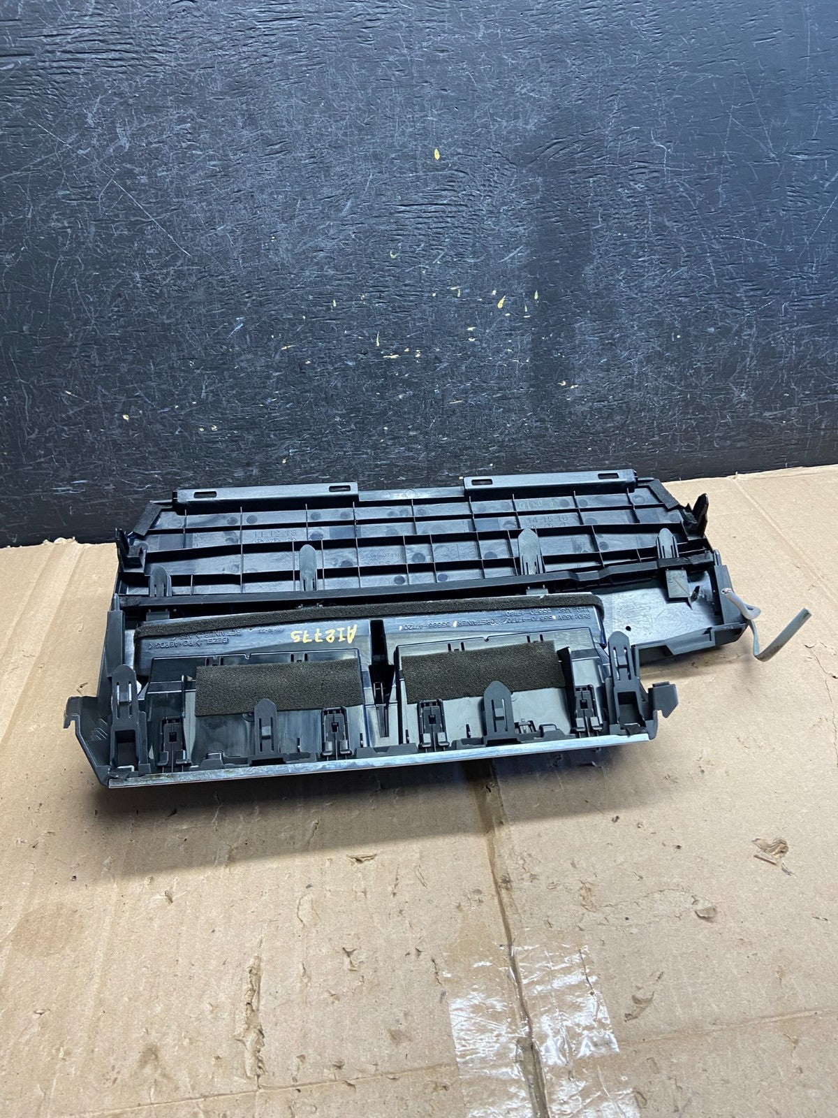 2012 to 2017 Toyota Prius V Center Dash A/C Air Vents With Trim AI2775 DG3