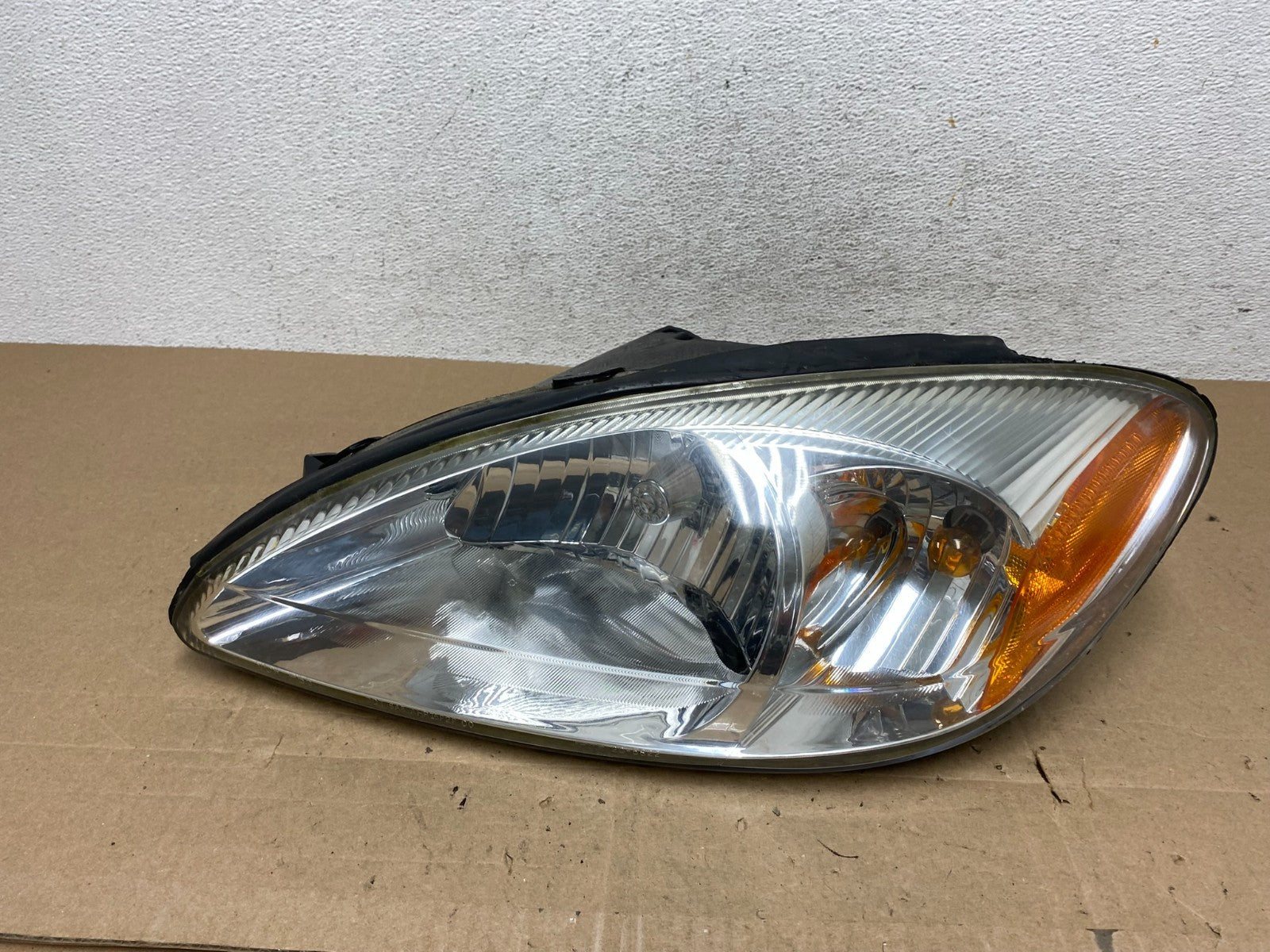 2000 to 2007 Ford Taurus Left Driver LH Side Halogen Headlight TYC AE5953 DW0