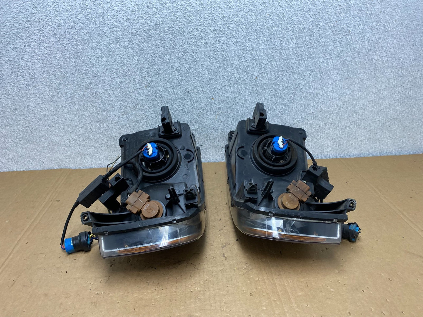2002 to 2005 Dodge Ram Left+Right Side Headlights AD3240 DW9