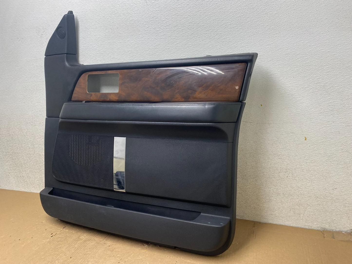 2007-2014 Lincoln Navigator Right Passenger Front Door Panel OEM S0849 DG1