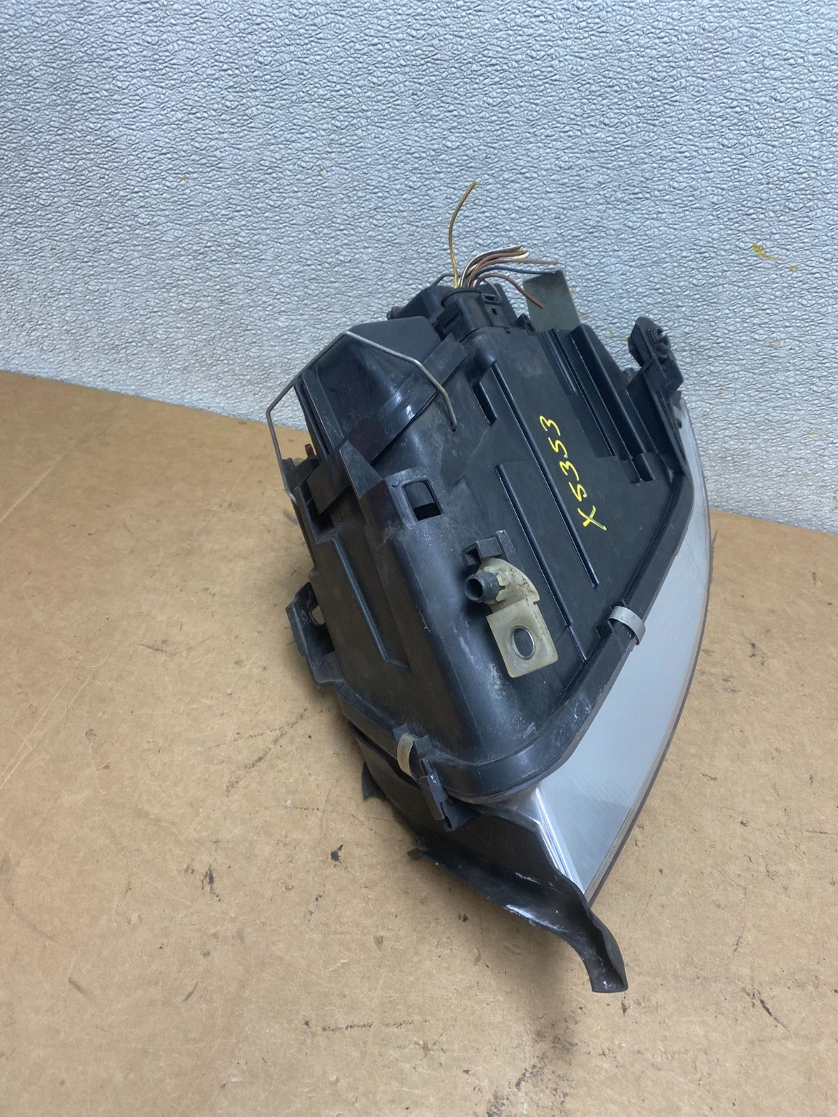 2002 to 2004 Audi A6 Right Passenger RH Side Halogen Headlight OEM X5353 DW11