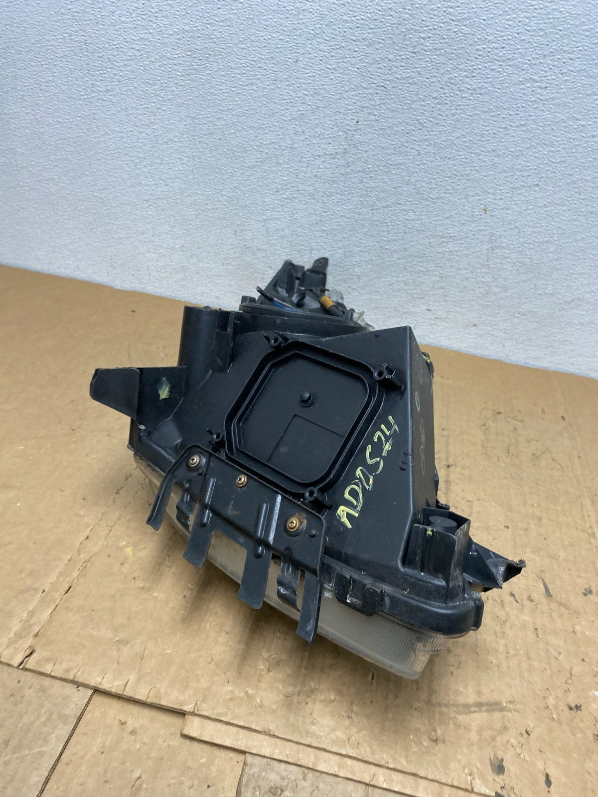 2006-2009 Toyota Prius Left Driver LH Side Blue Headlight Halogen AD0524 DW7
