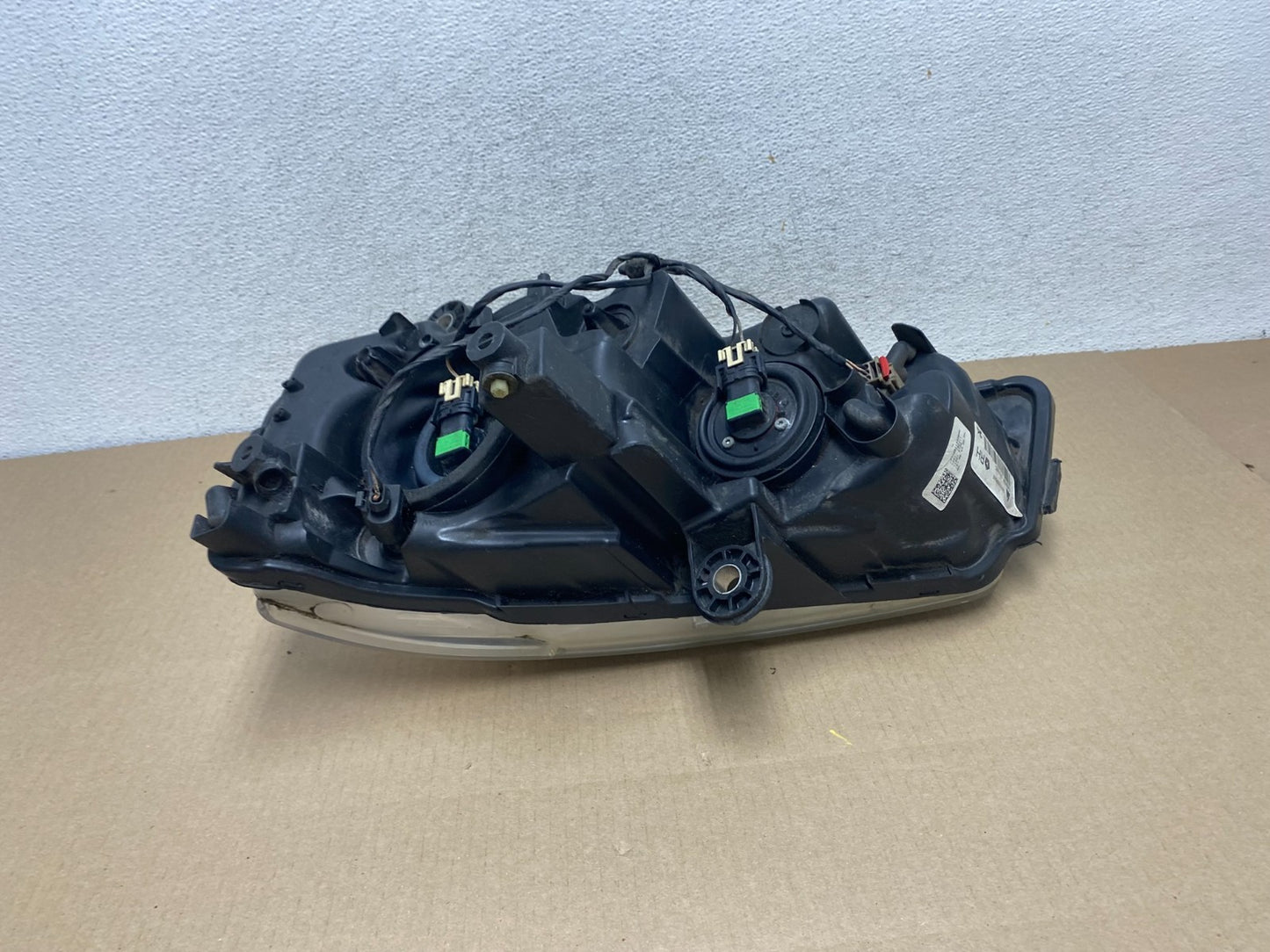 2011 to 2016 Chrysler Town and Country Right Passenger Headlight AG5822 DW5