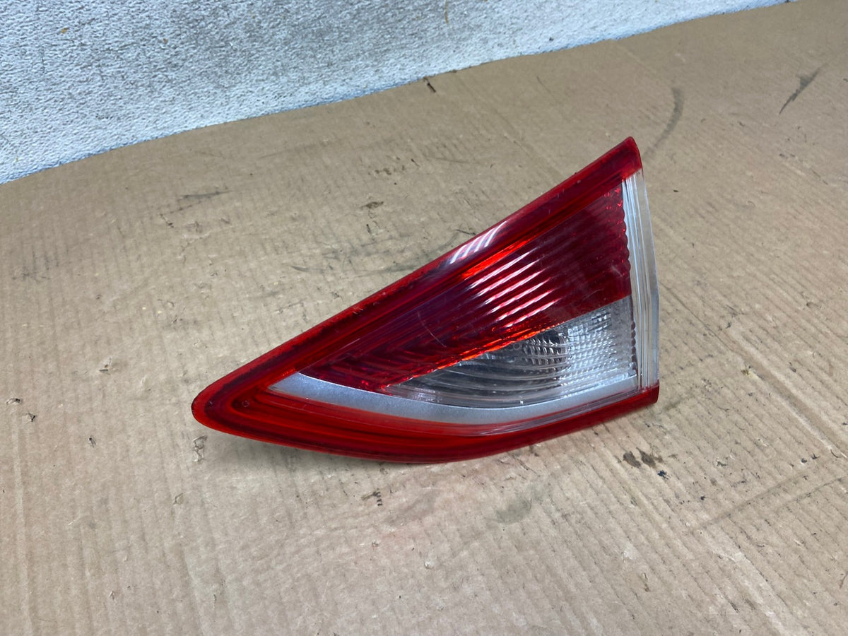 2013 to 2016 Ford Escape Right Passenger RH Side Inner Tail Light AI7879 LK2