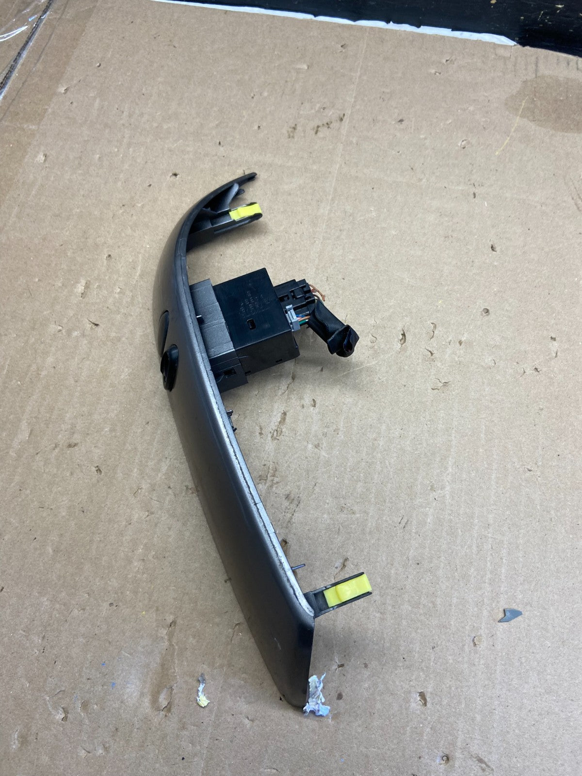 2004 to 2010 Toyota Sienna Right Side Radio Switches Bezel Trim ab1956 DG1