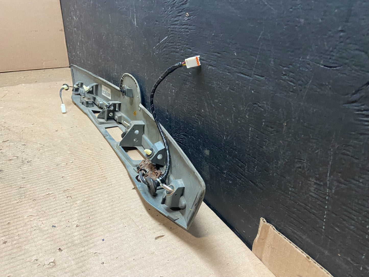 2007 to 2009 Mazda CX-9 Trunk Lid Garnish Panel Molding Trim Backup Camera E41038