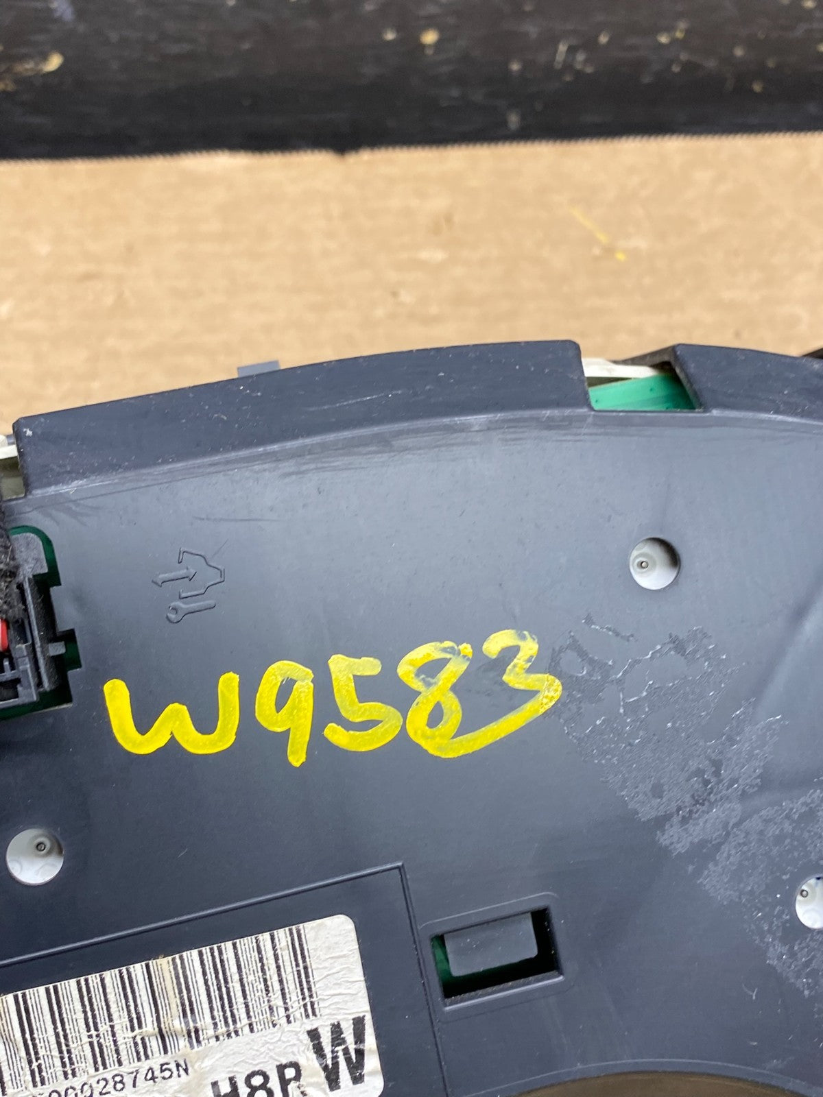 2008 to 2010 Chevrolet Express Speedometer Cluster Gauge w9583  DG8
