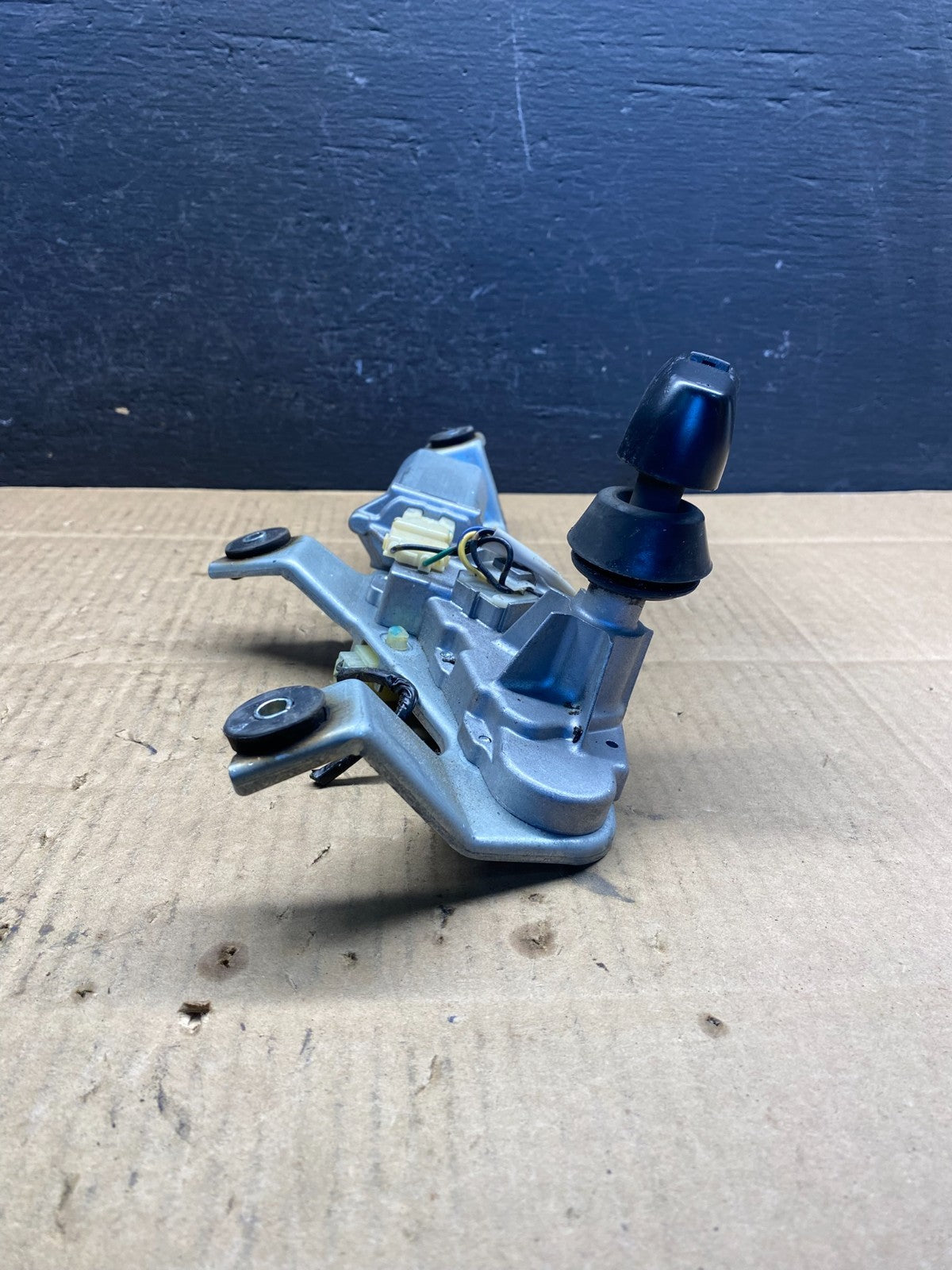 2005 to 2009 Subaru Legacy Outback Rear Windshield Wiper Motor AD48604