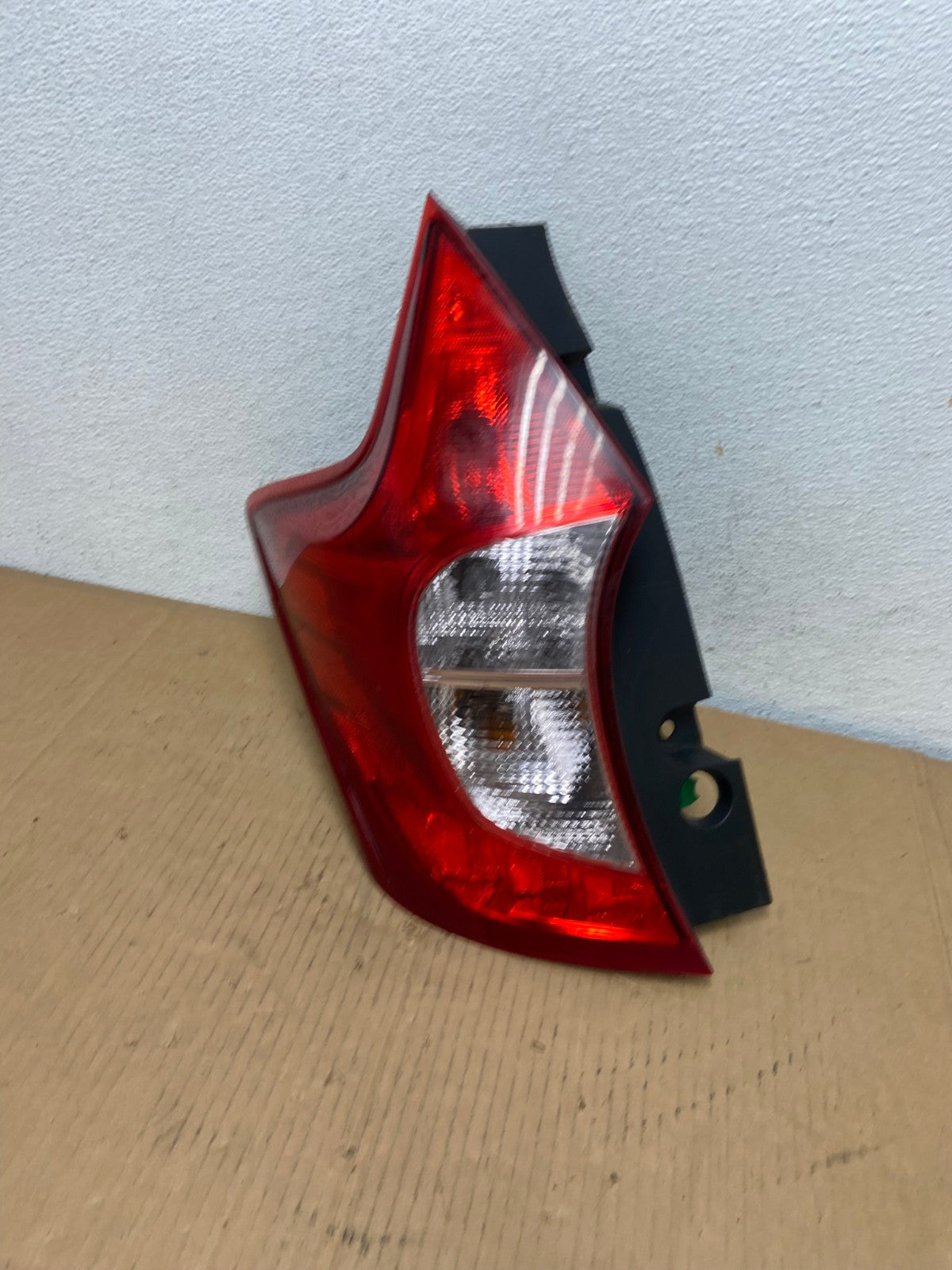 2014 - 2019 Nissan Versa Note Hatchback Left Driver LH Tail Light AD0814 LK0