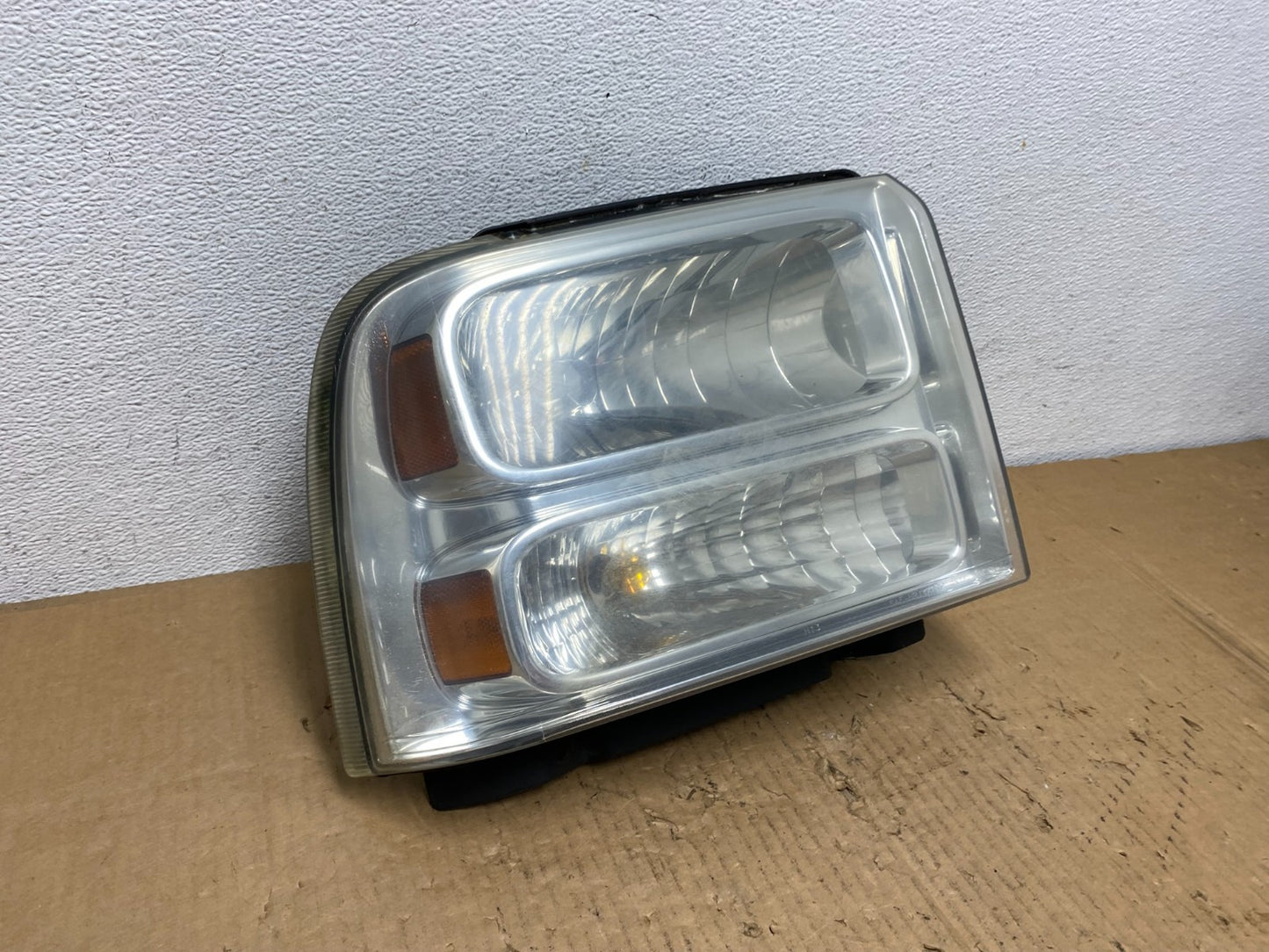 2005-2007 Ford F-250 F250 Super Duty Right Passenger RH Side Headlight AD1098 DW2