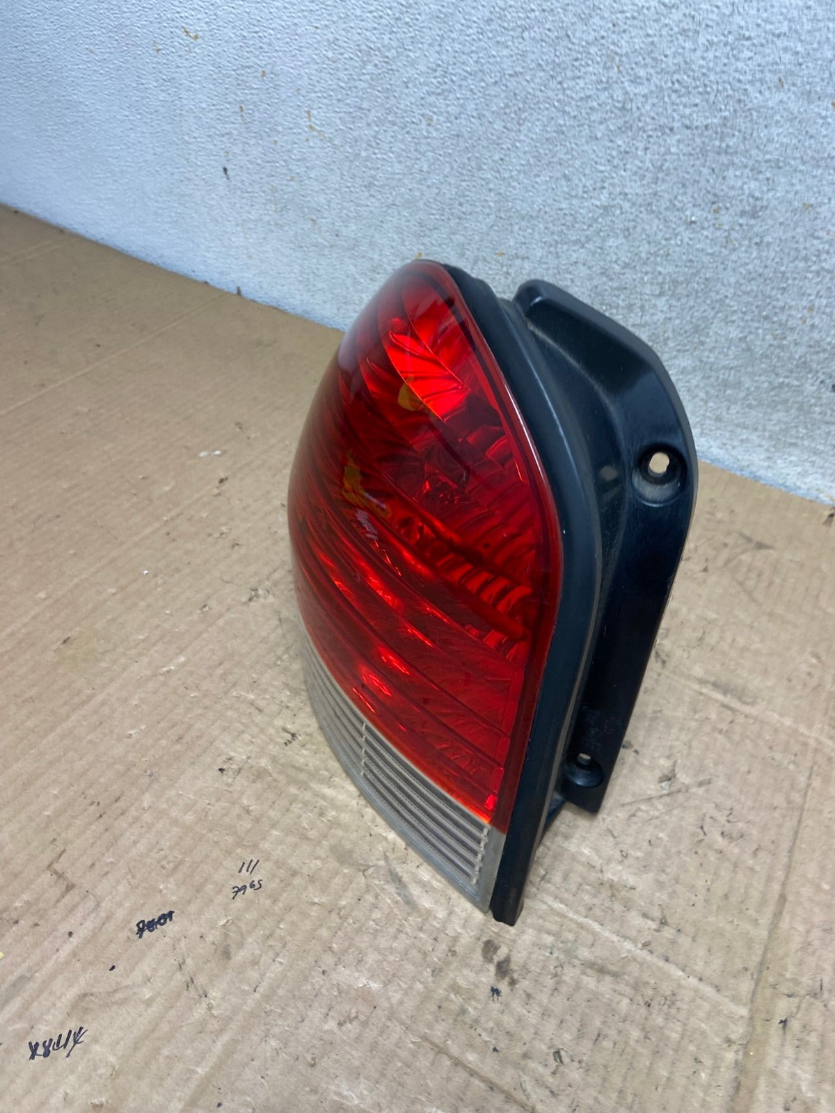 2005 to 2006 Hyundai Santa Fe Left Driver Side Tail Light AI8041 LK1