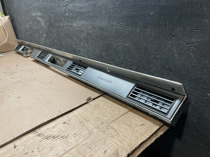 1987 - 1988 Oldsmobile Delta 88 Dashboard Center Trim Panel U7837 DG1