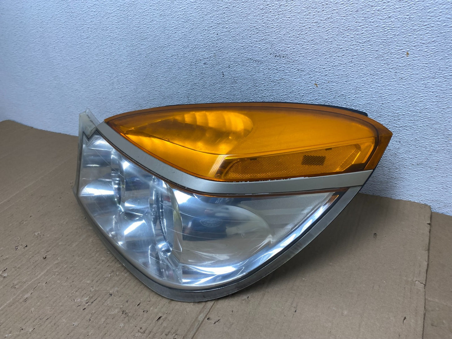 2002 to 2003 Buick Rendezvous Left Driver LH Side Headlight AE9016 DG1