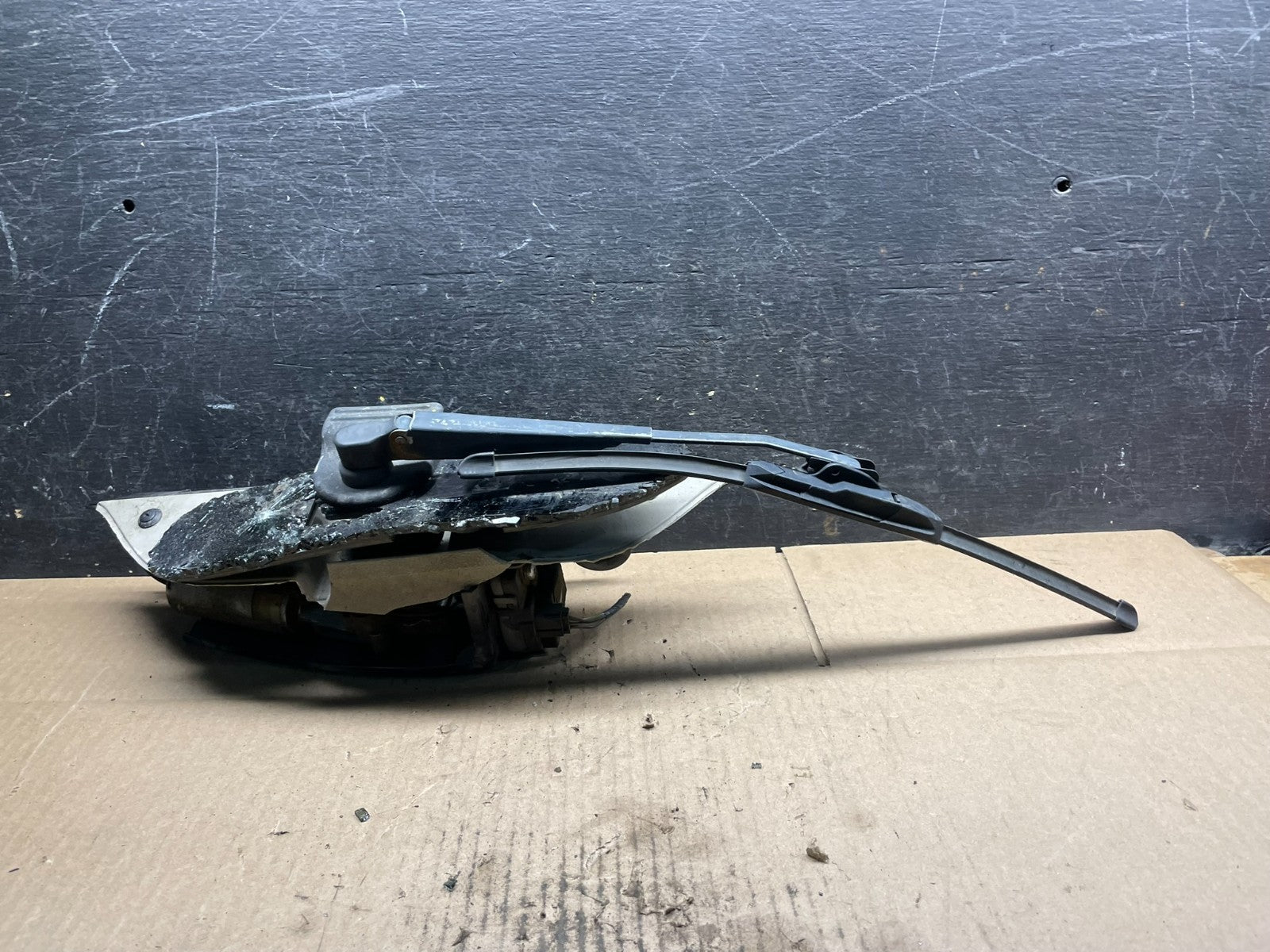 2003 to 2008 Ford Expedition Navigator Rear Windshield Wiper Motor V9200 DG3