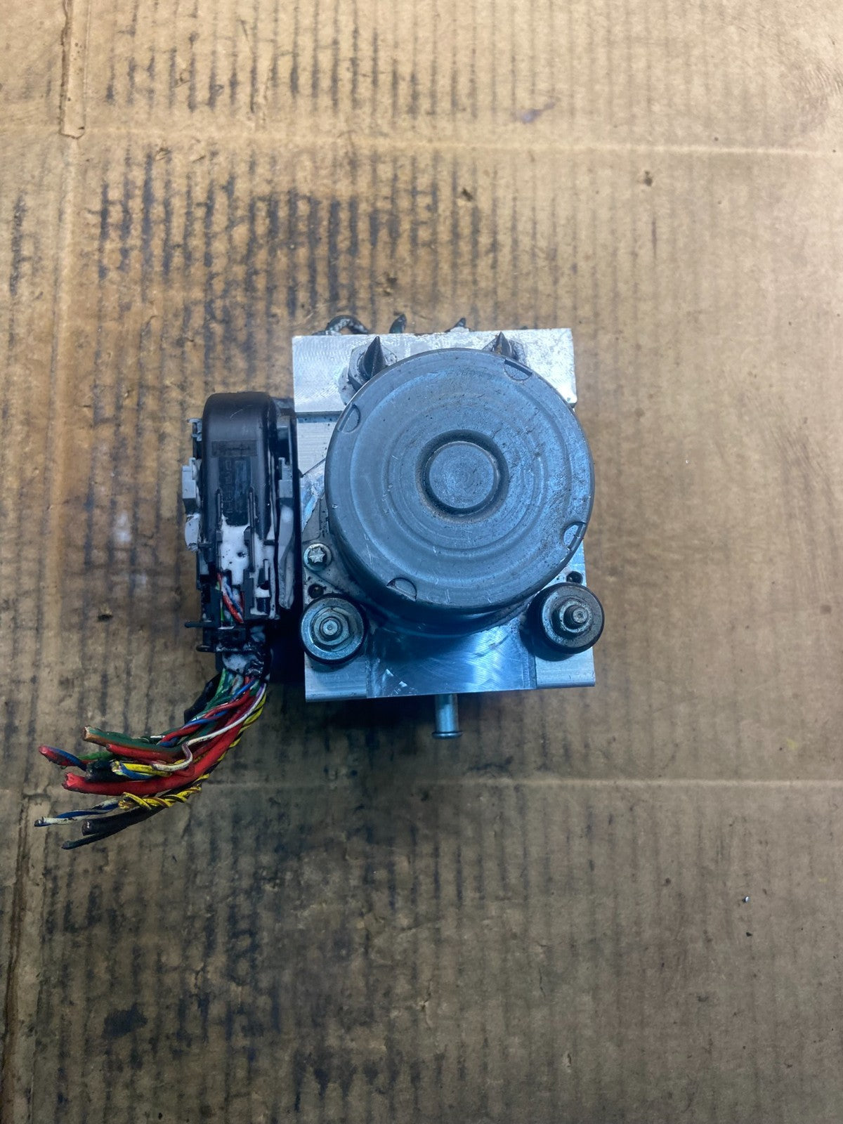 2010 - 2013 Land Rover LR4 ABS Anti Lock Brake Pump Module OEM Y4382 DG0