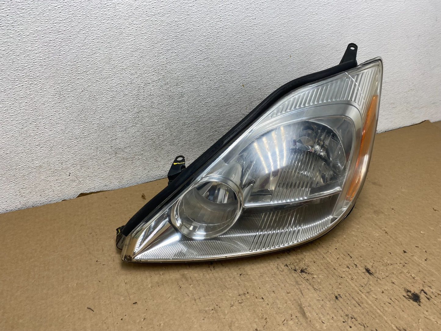 2004-2005 Toyota Sienna Left Driver LH Side Xenon Headlight AG2296 DW2