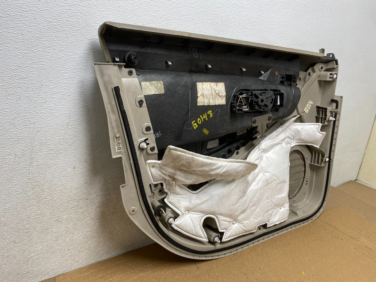 2013 to 2019 Ford Taurus Front Right Passenger Side Door Trim Panel G0148 DG8