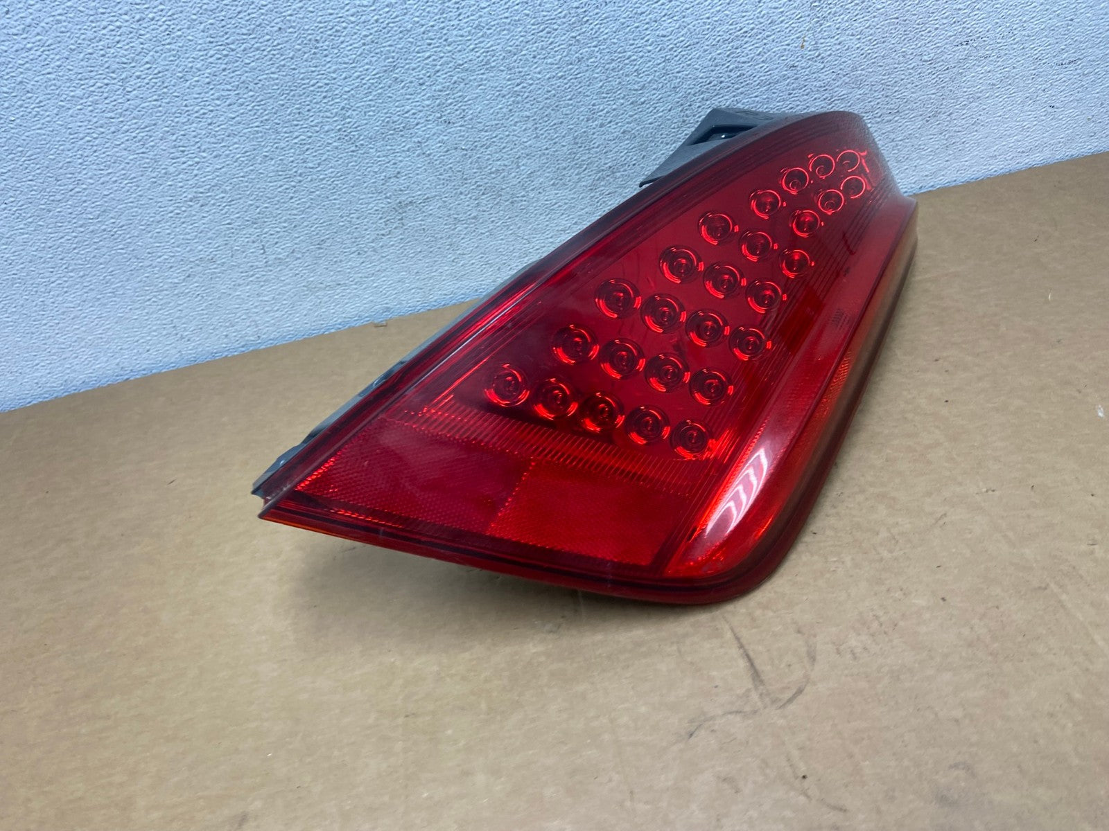 2006 to 2007 Nissan Murano Right Passenger Rh Side Tail Light AD5355 LK2