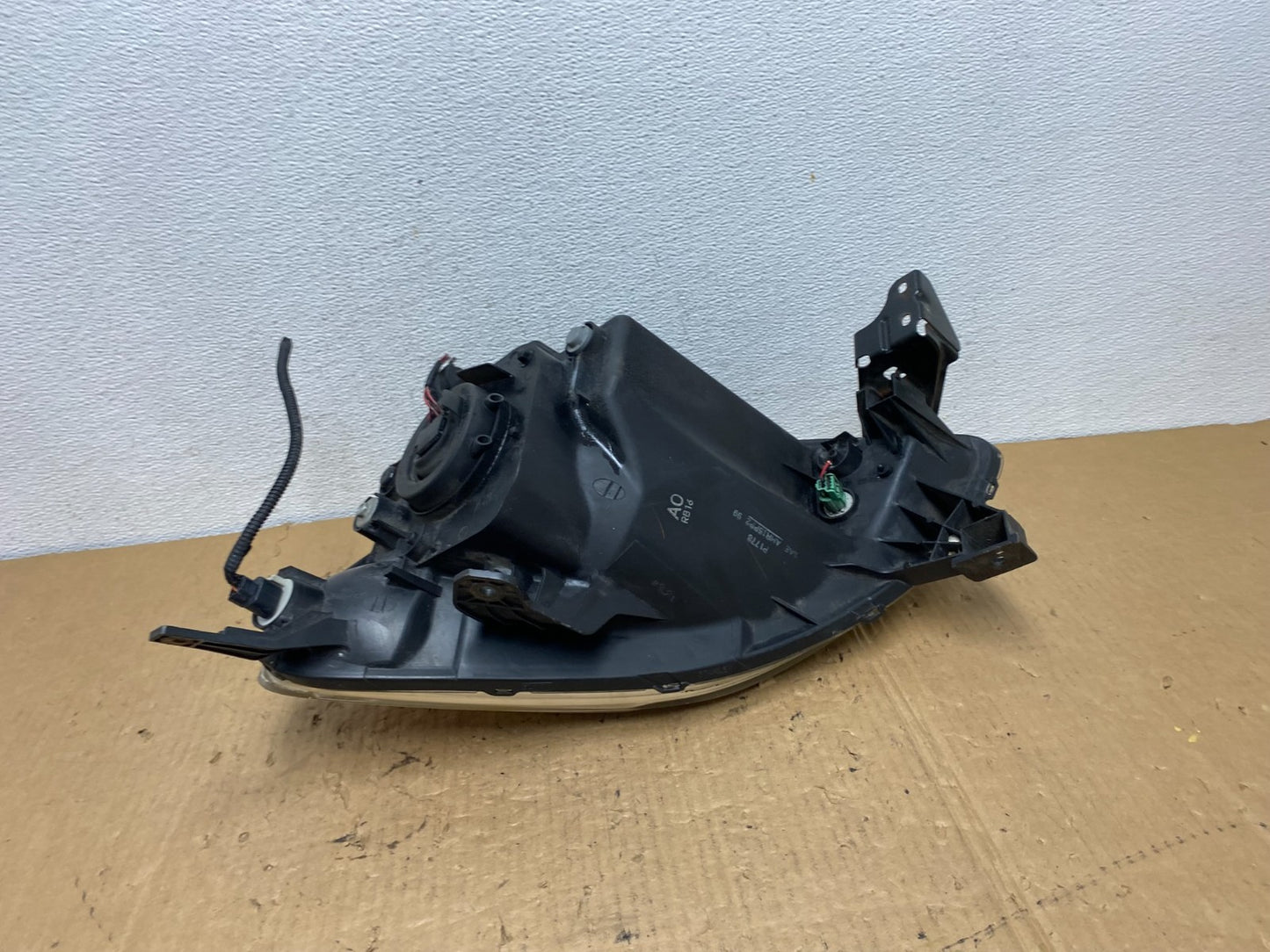 2002 to 2004 Honda CRV CR-V Right Passenger RH Halogen Headlight AC8327 DW4