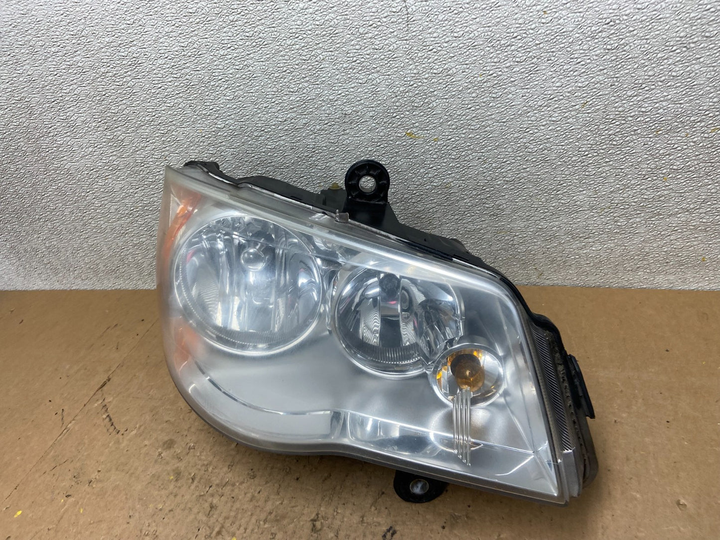 2011 to 2016 Chrysler Town and Country Right Passenger Headlight Z9360 DW1