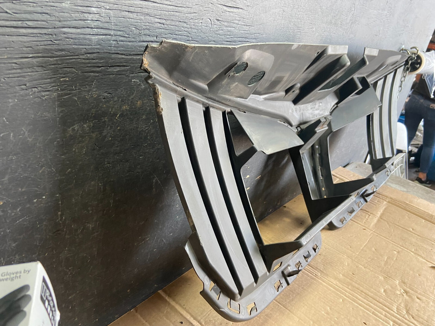 2010 to 2012 Lincoln MKT Grill Grille Support Panel O1143 OEM DG5