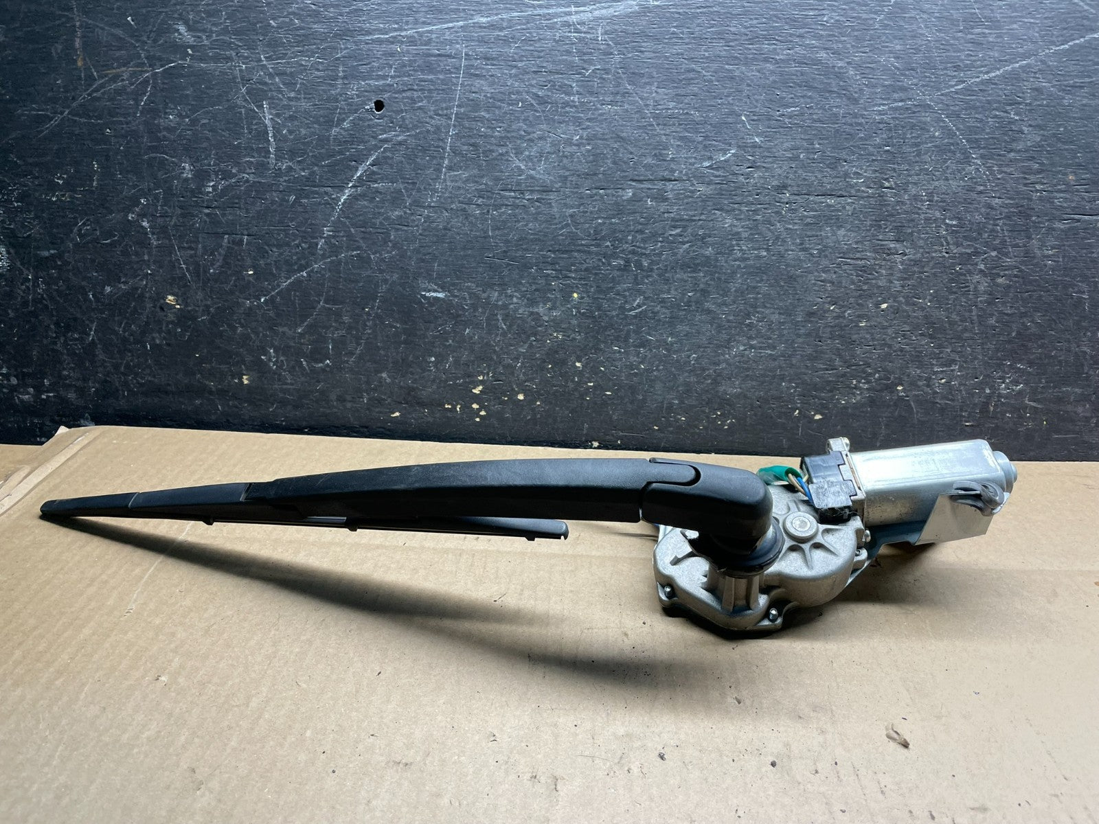 2007 - 2010 Hyundai Santa Fe Rear Glass Windshield Wiper Motor V9060 DG3