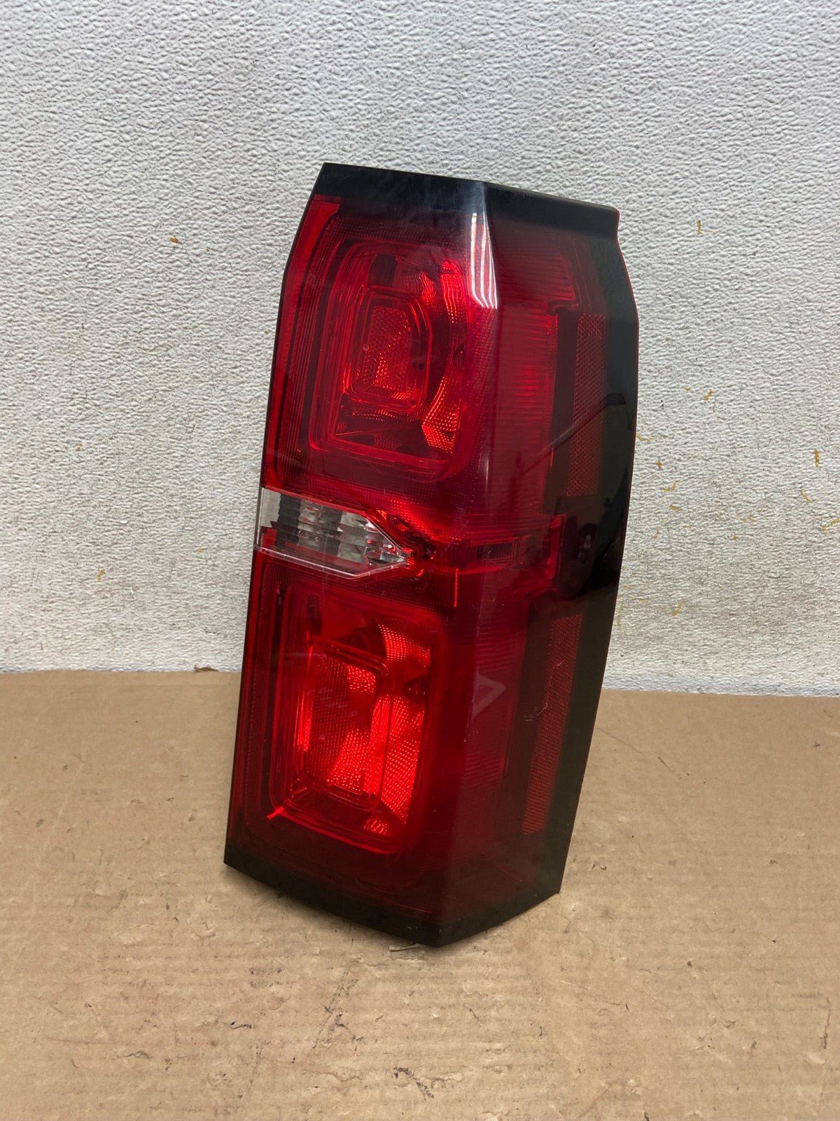 2015-2020 Chevrolet Tahoe Suburban Right Passenger Rh Tail Light AI0923 DG0