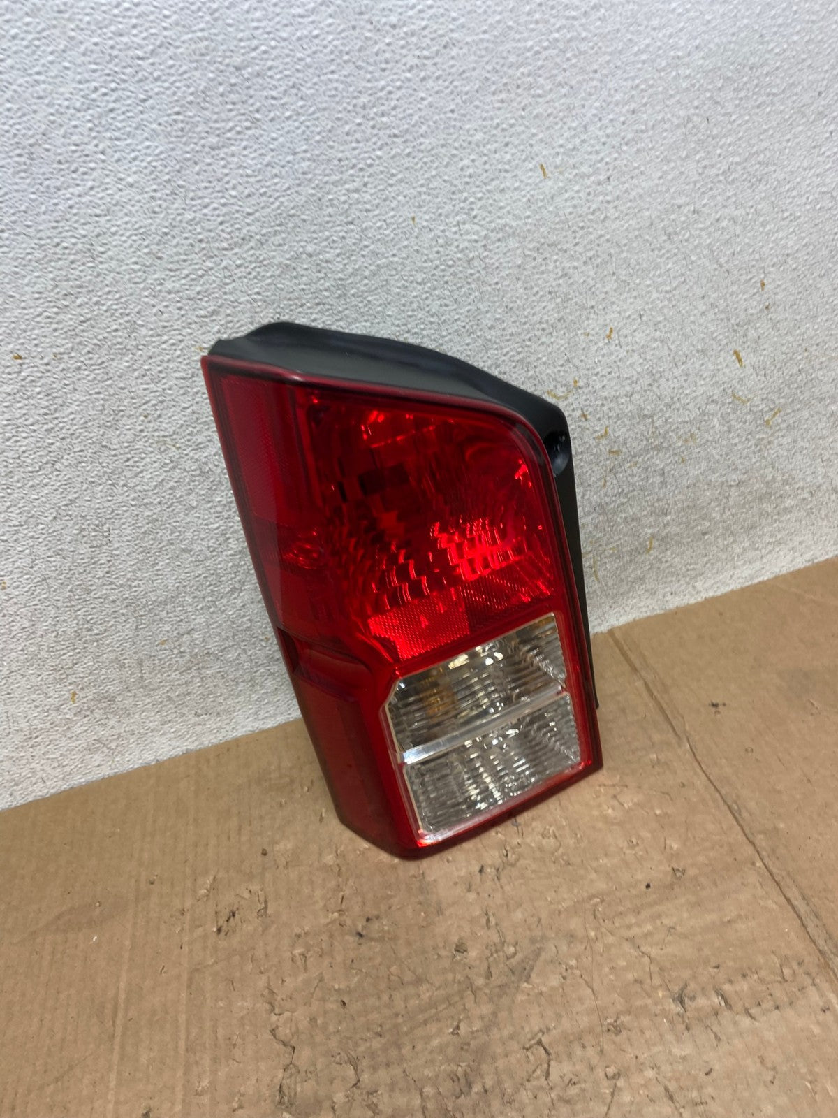 2005 to 2012 Nissan Pathfinder Tail light Left Driver Lh Side AI5624 LK2