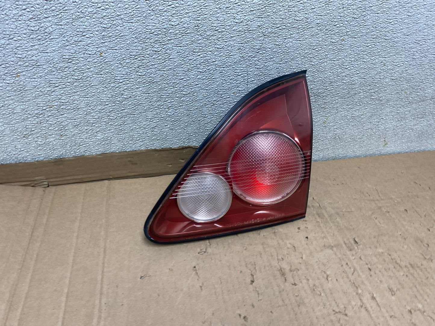 1999 - 2001 Lexus RX300 Right Passenger Side Rear Inner Tail Light Oem U8190 DW2