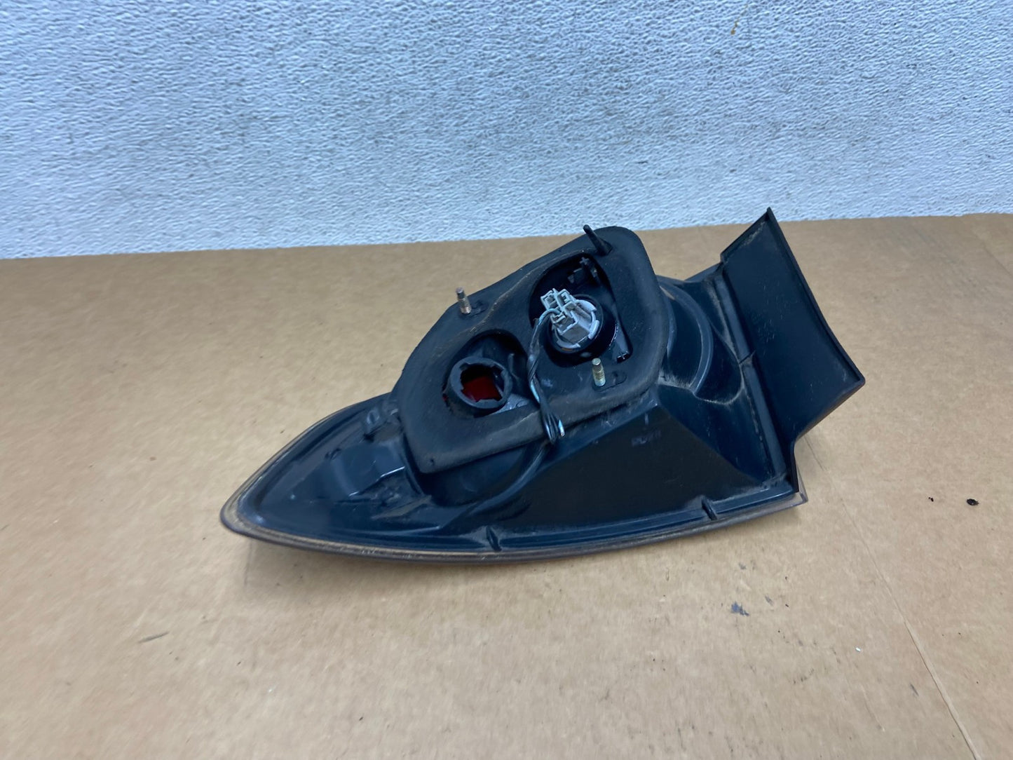 2004 2005 Mazda 3 Left Driver LH Side Tail Light AE2923 LK5