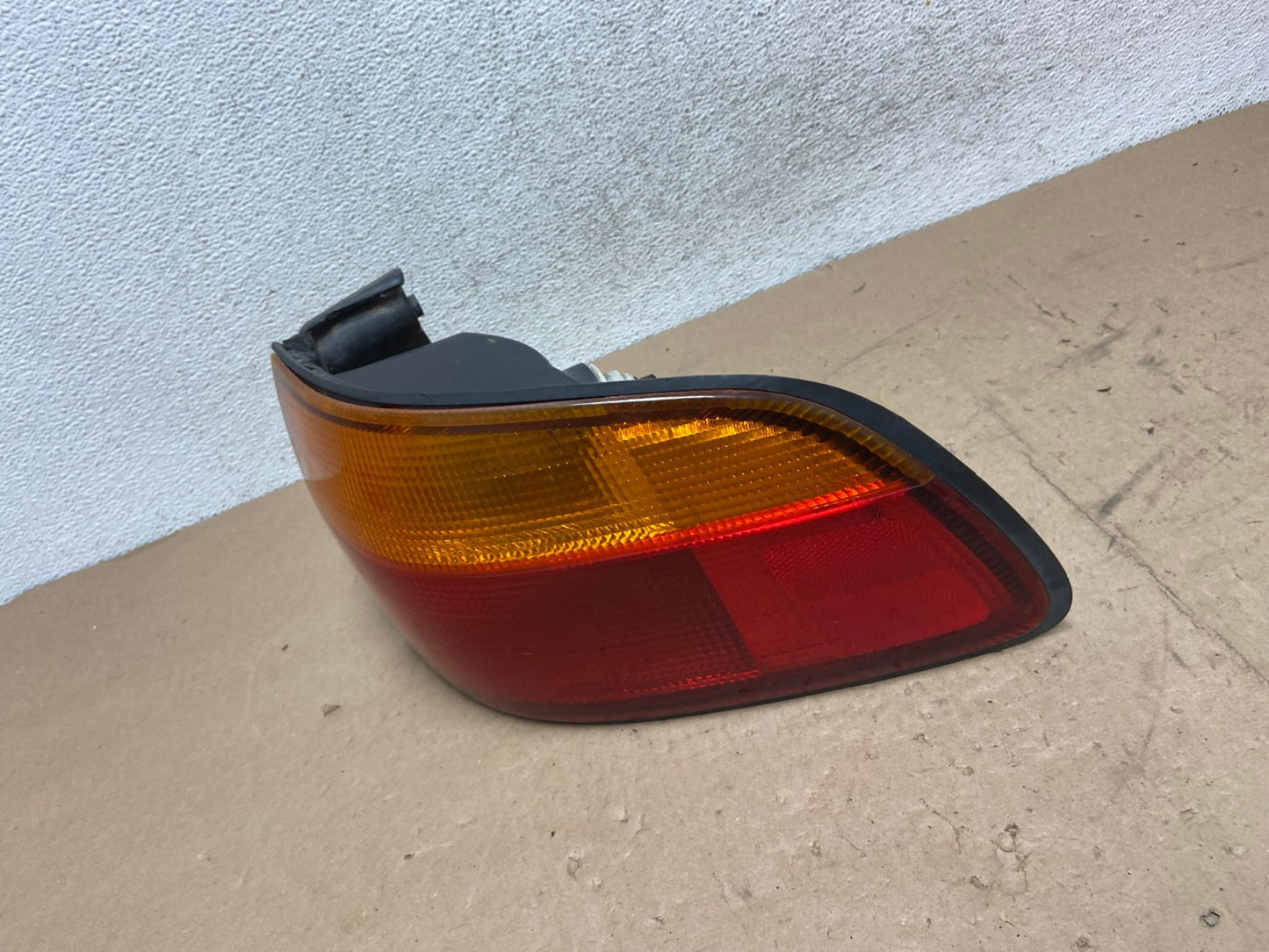 1998 1999 2000 Toyota Sienna Right Passenger Tail light AG5506 LK1