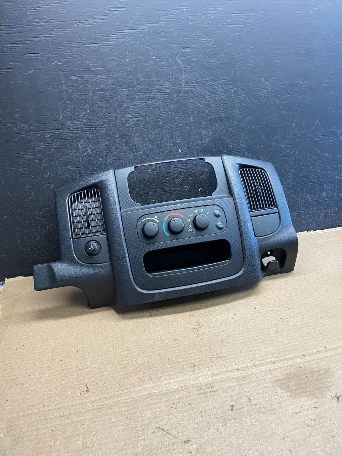 2002 to 2005 Dodge Ram Radio Climate Control Dash Air Vent Bezel Trim ah3477 DG0