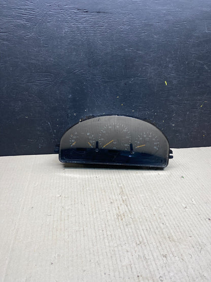 2002 - 2005 Mercedes ML500 ML350 Instrument Cluster Speedometer o3428 DG0