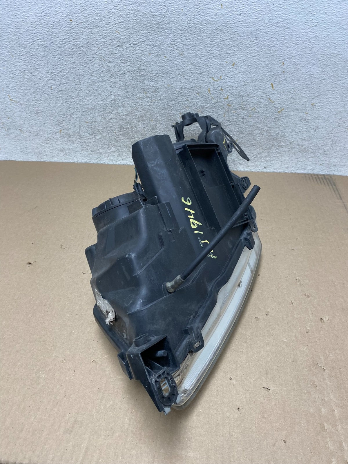 2002 to 2005 Saab 9-5 Right Passenger Side Halogen Headlight AJ1946 DW8
