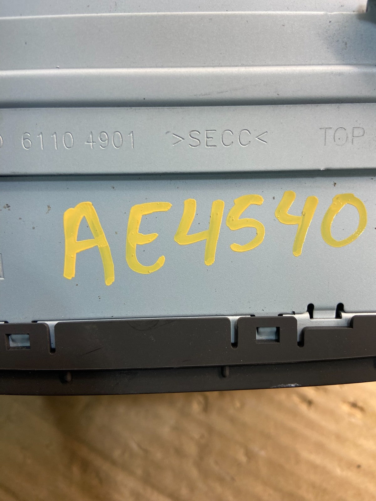 2009-2010 Hyundai Elantra Center Radio Climate Control Air Vent Bezel AE4540 DG7