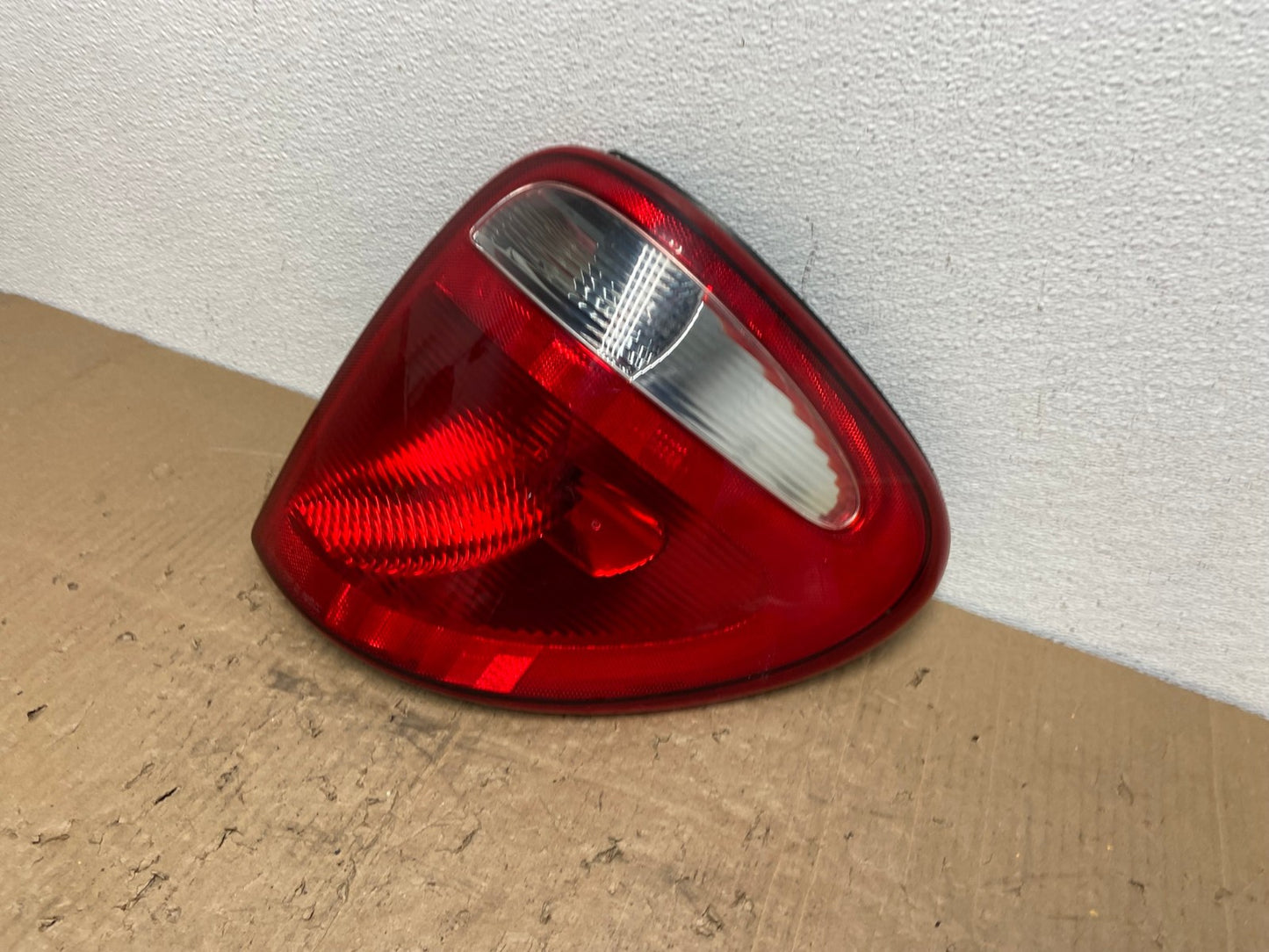 2004 - 2007 Dodge Grand Caravan Right Passenger Side Tail Light AC0273 LK1