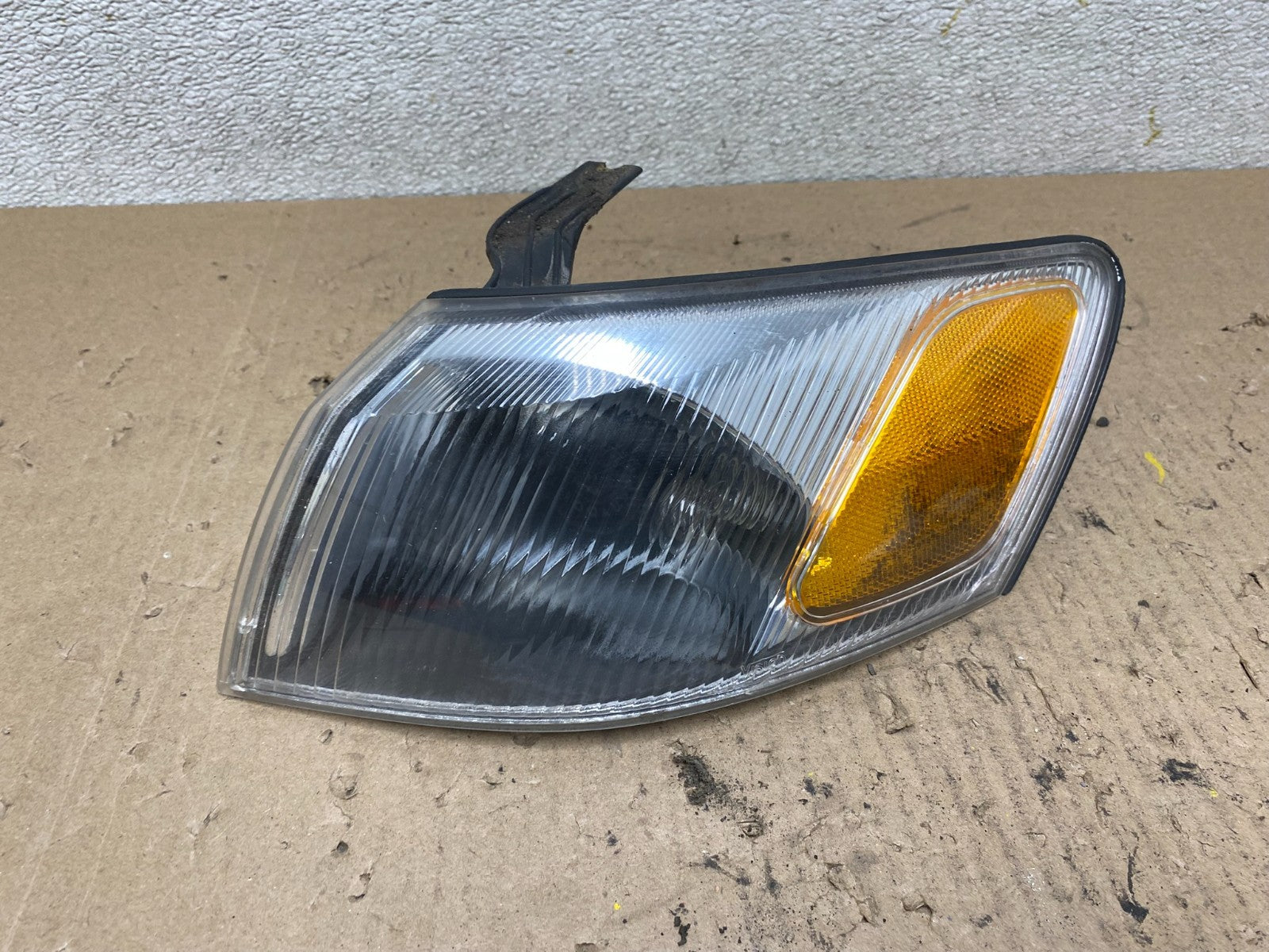 1997 1998 1999 Toyota Camry Left Driver LH Turn Signal R9576 DW0